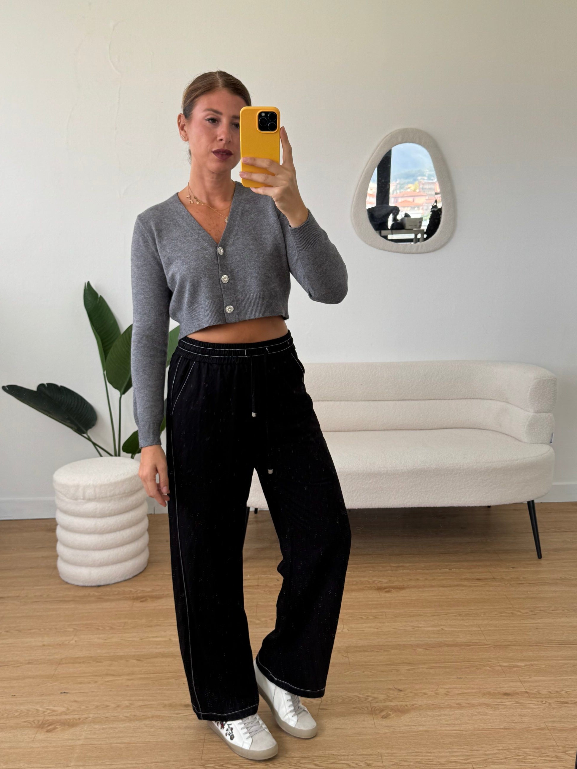 Pantaloni jogger a palazzo con bordini bianchi