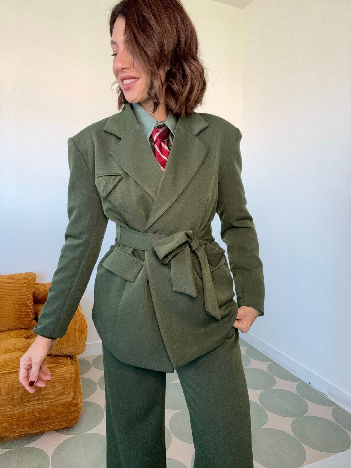 Tailleur con blazer doppio petto e cinta - GGlam