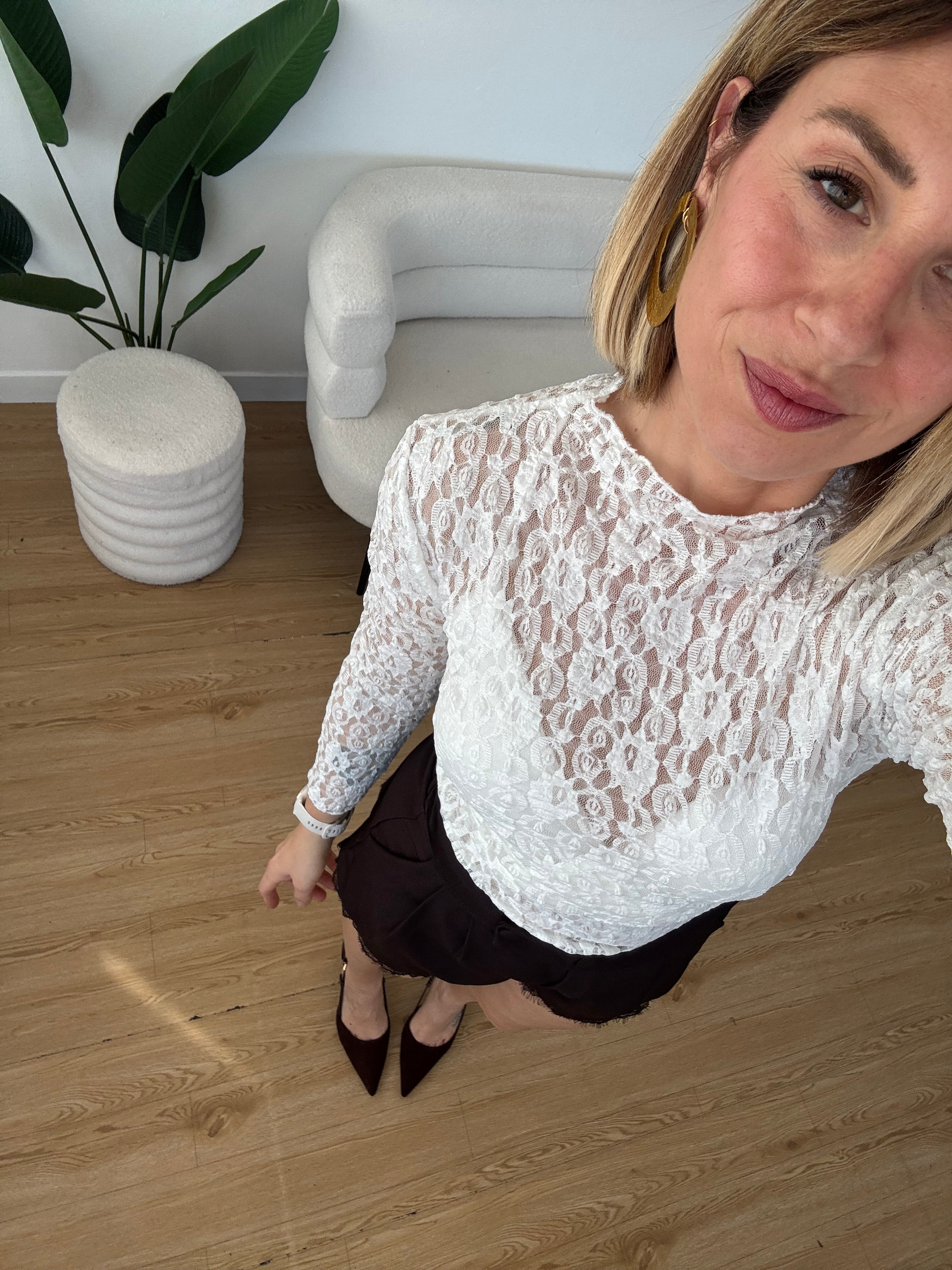 Top in pizzo con corpetto imbottito