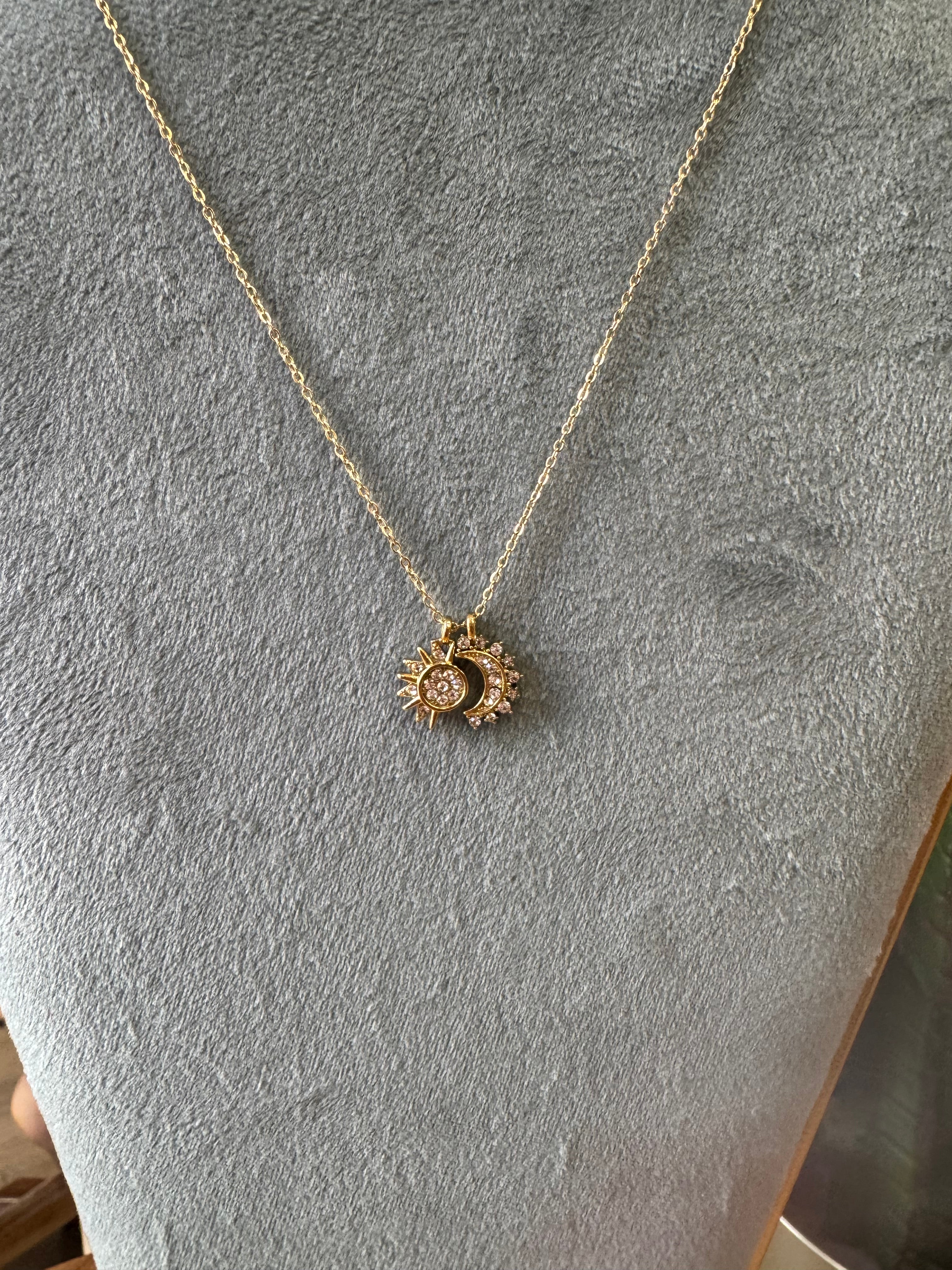 Collana ciondolo sole e luna