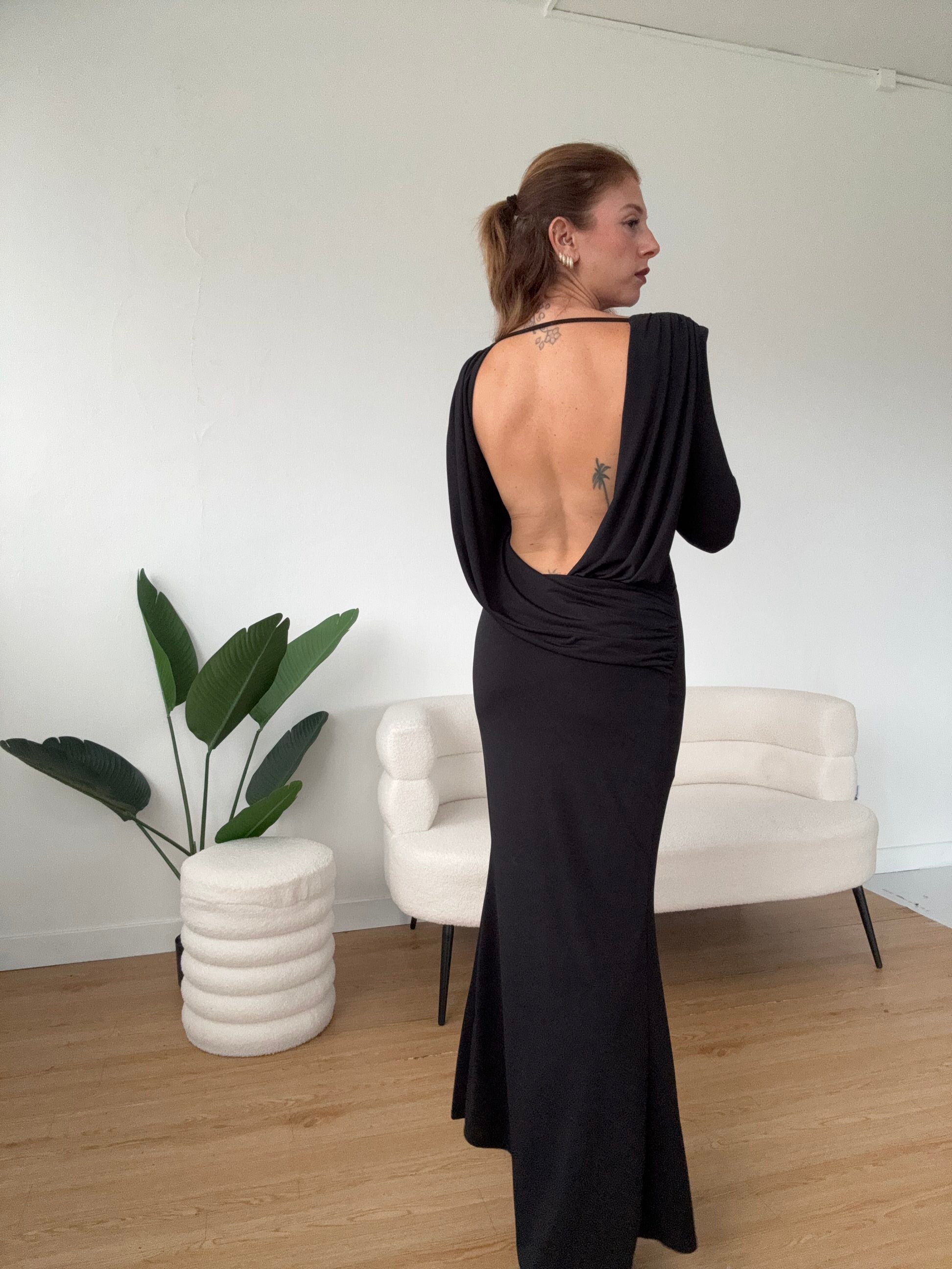 Abito lungo scollo sul retro