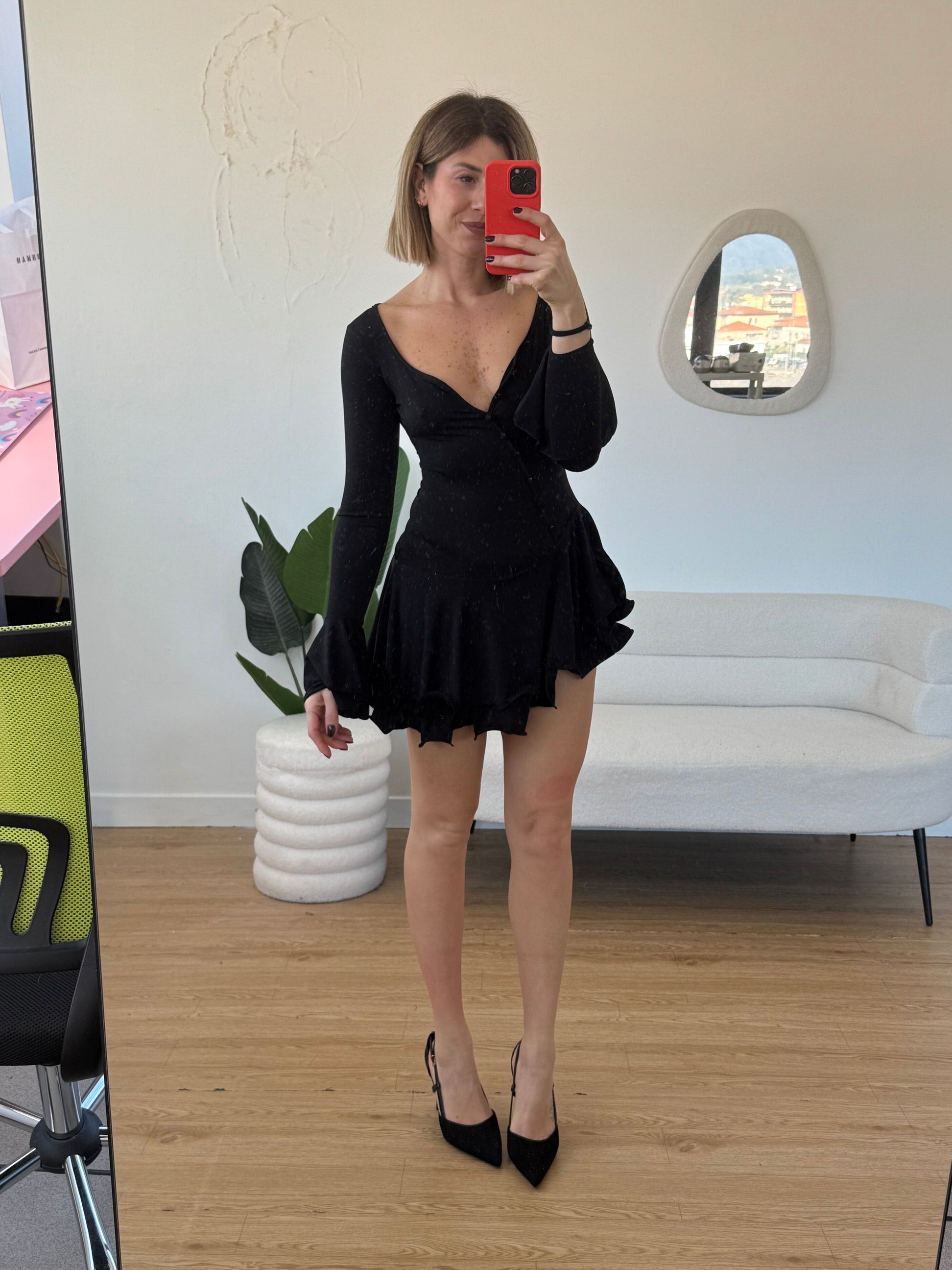 Abito bottoni asimmetrici con shorts