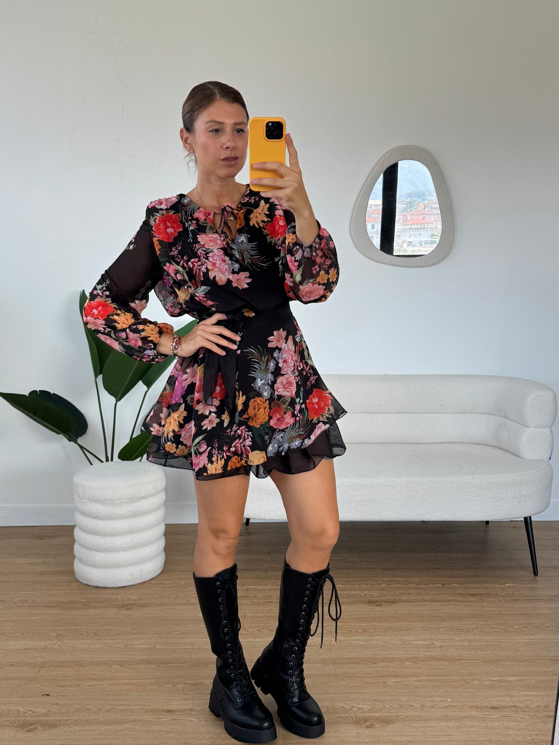 Abito a fiori con spalline ed elastico in vita
