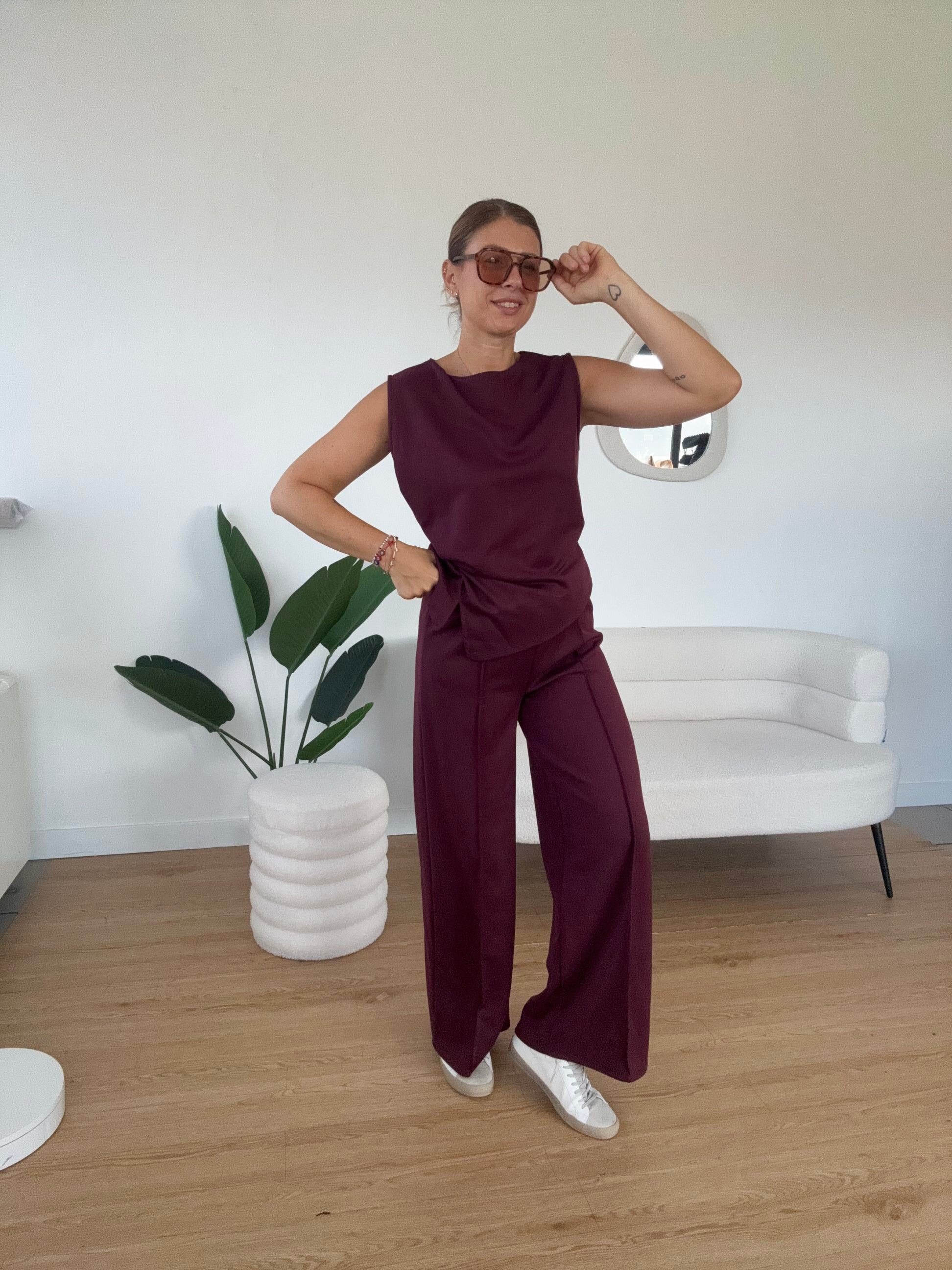 Completo felpato top smanicato con arricciatura