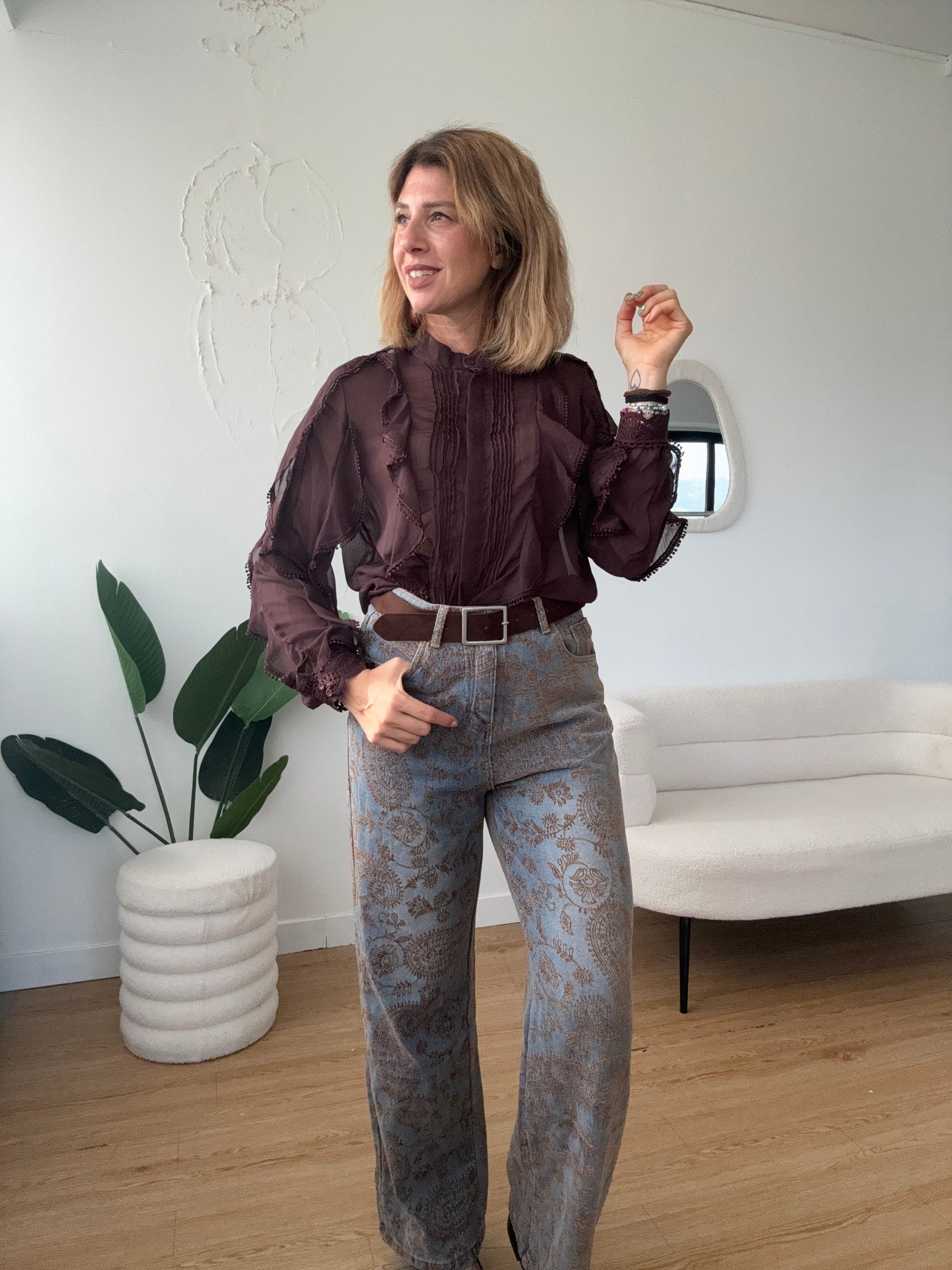 Camicia con nappine e volant collo koreano