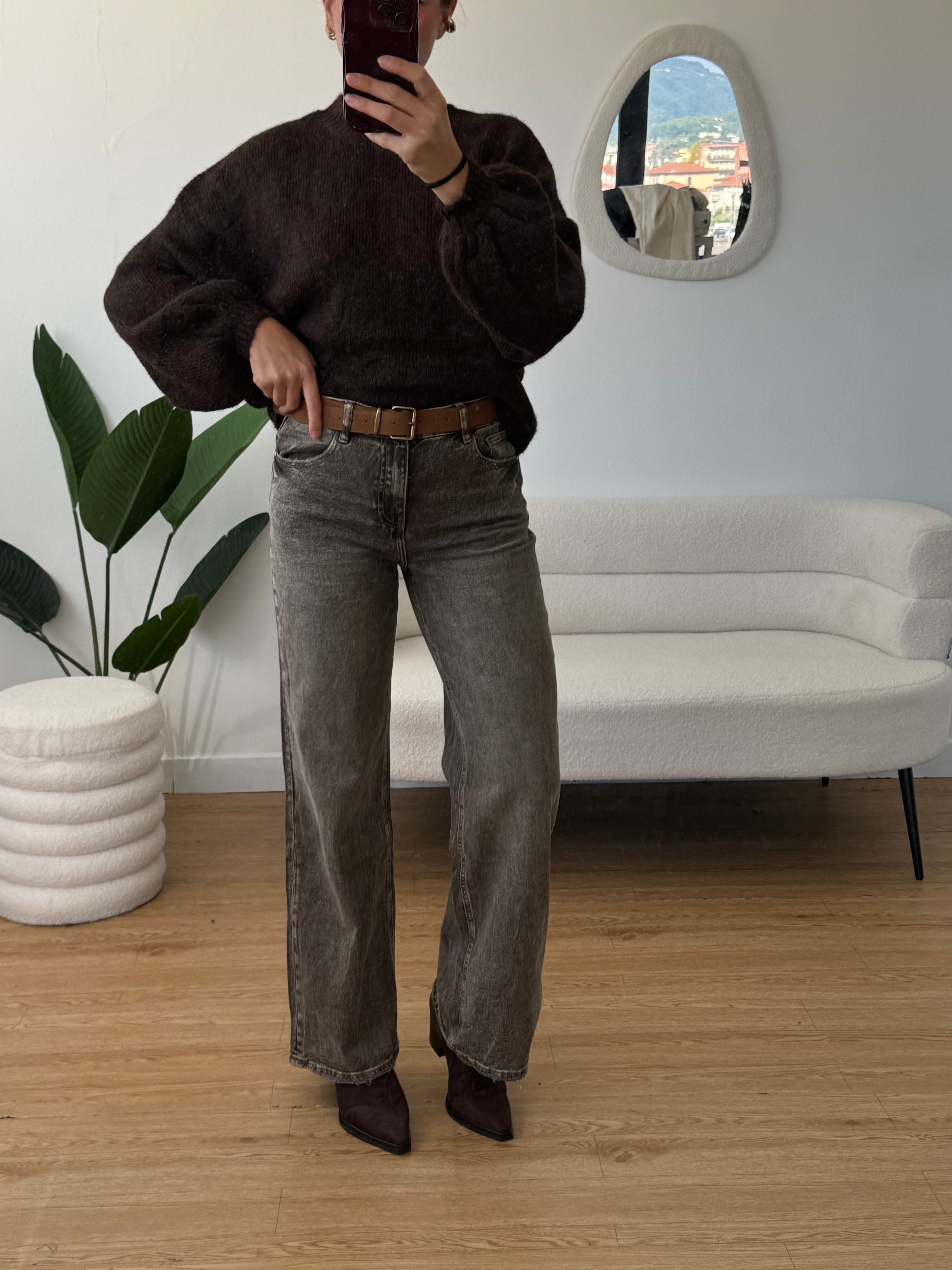 Jeans sabbiato modello straight con cintura