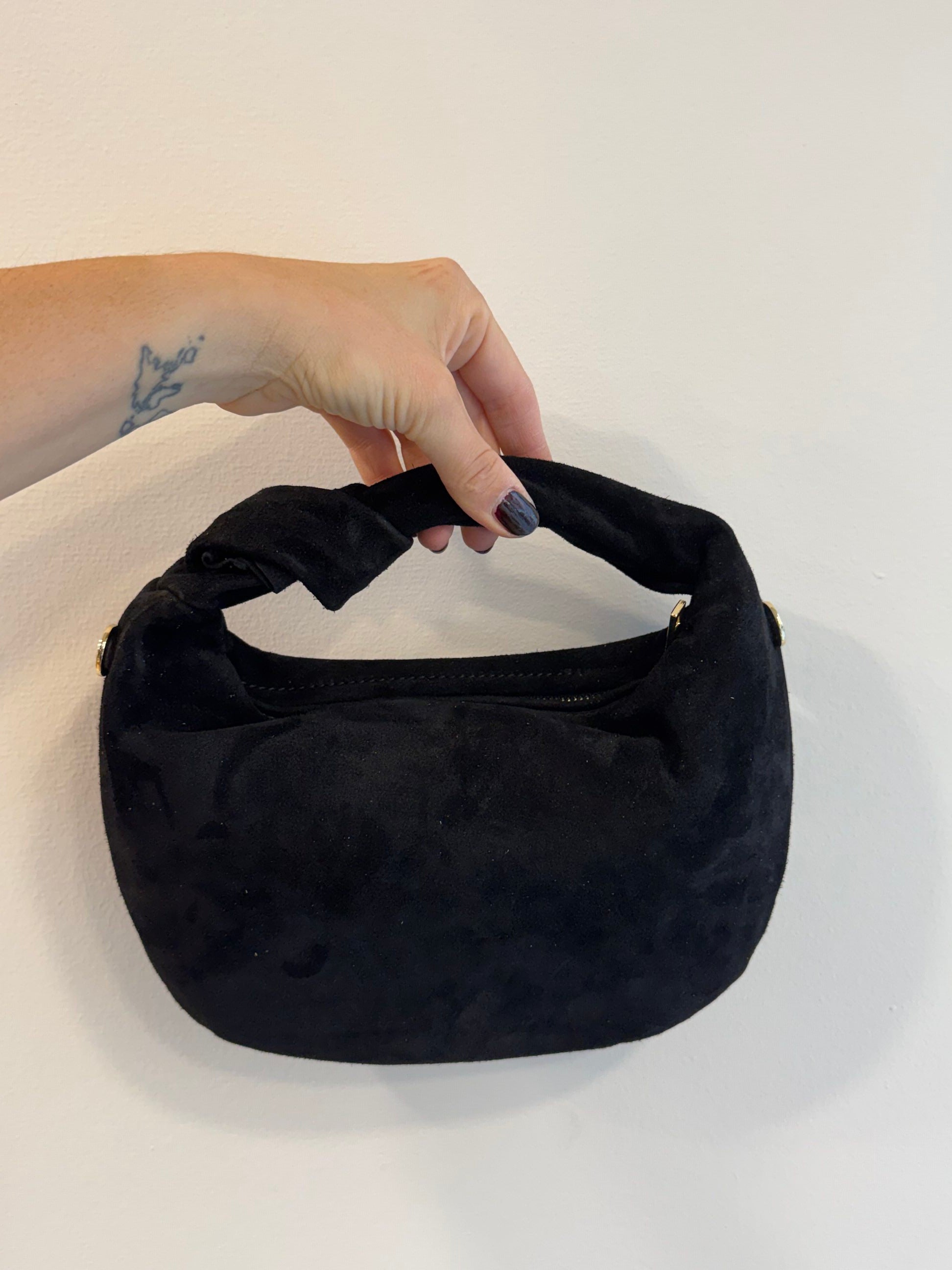 Borsa scamosciata mezza luna con nodo