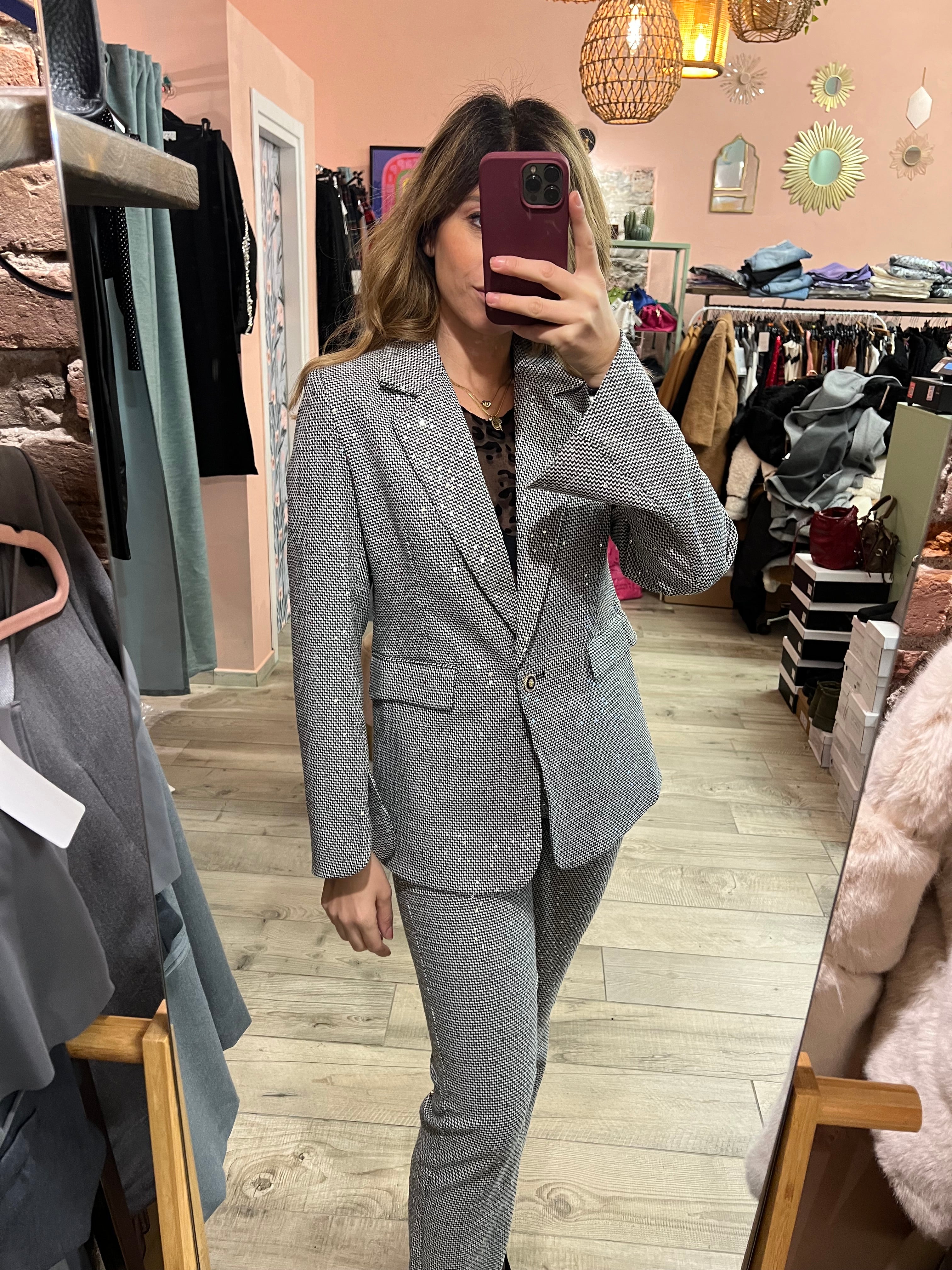 Tailleur grigio con paillettes
