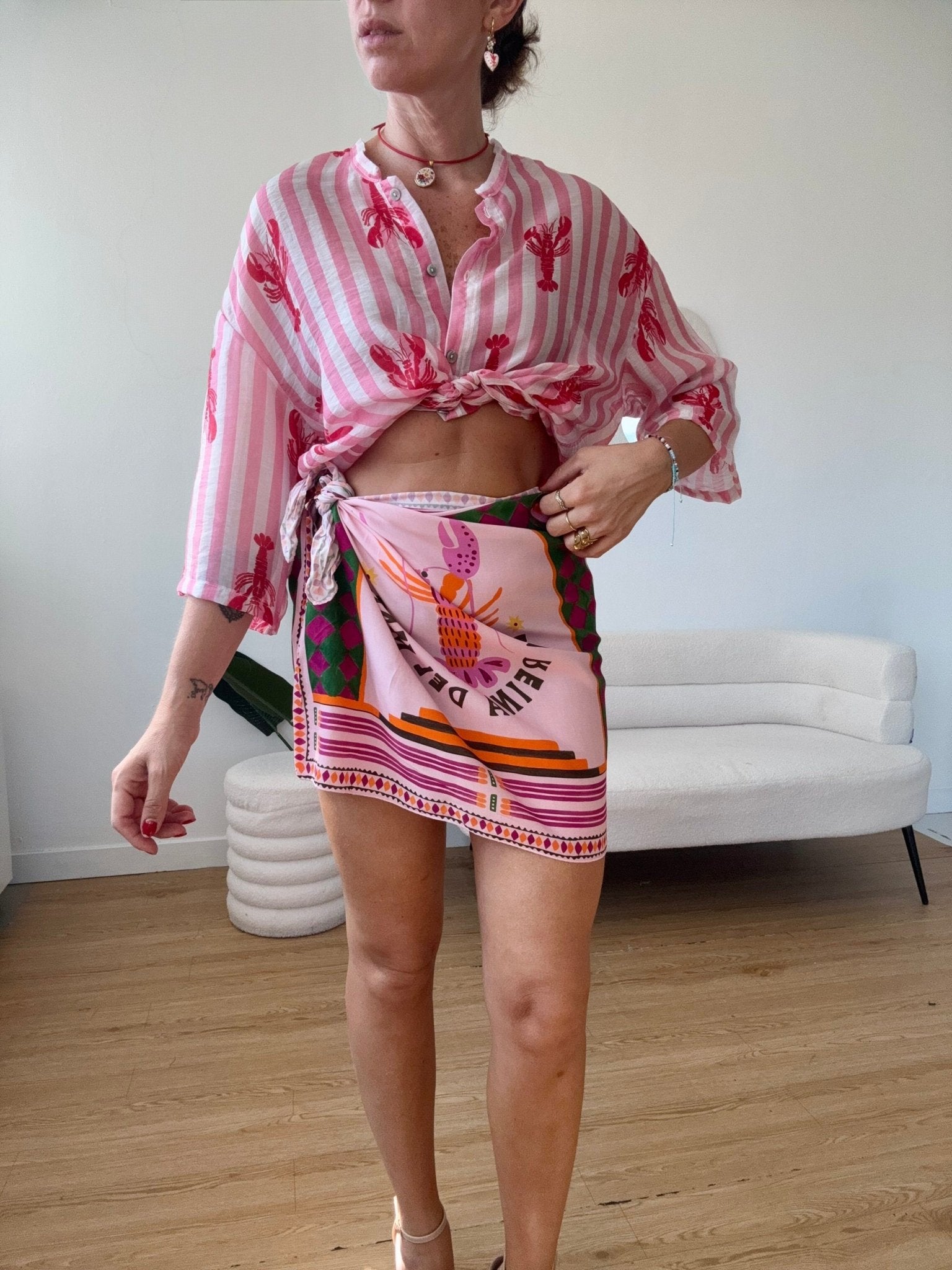 Camicia semitrasparente a righe piccole bianche e rosa con aragoste - G.Glamour