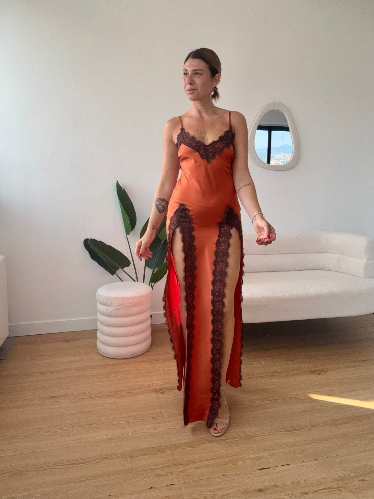Abito doppio spacco effetto seta lungo con pizzo - G.Glamour