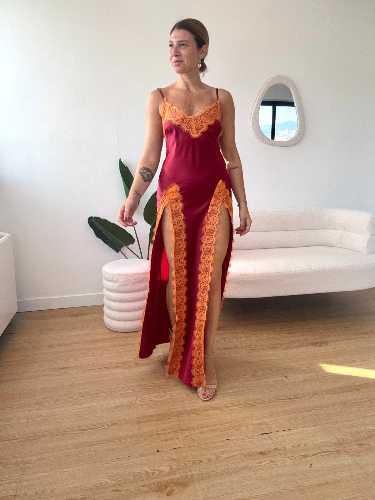 Abito doppio spacco effetto seta lungo con pizzo - G.Glamour