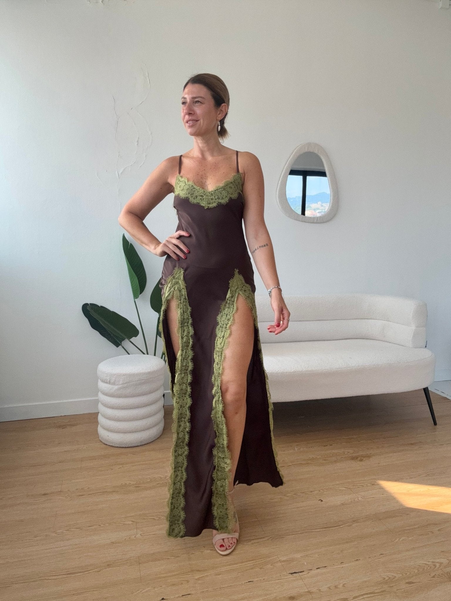 Abito doppio spacco effetto seta lungo con pizzo - G.Glamour