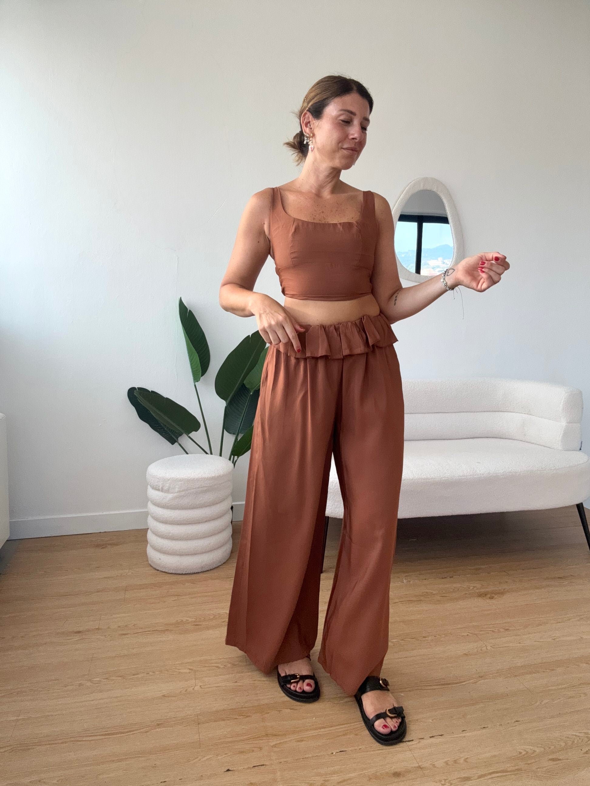 Completo con pantaloni a palazzo con mini balza