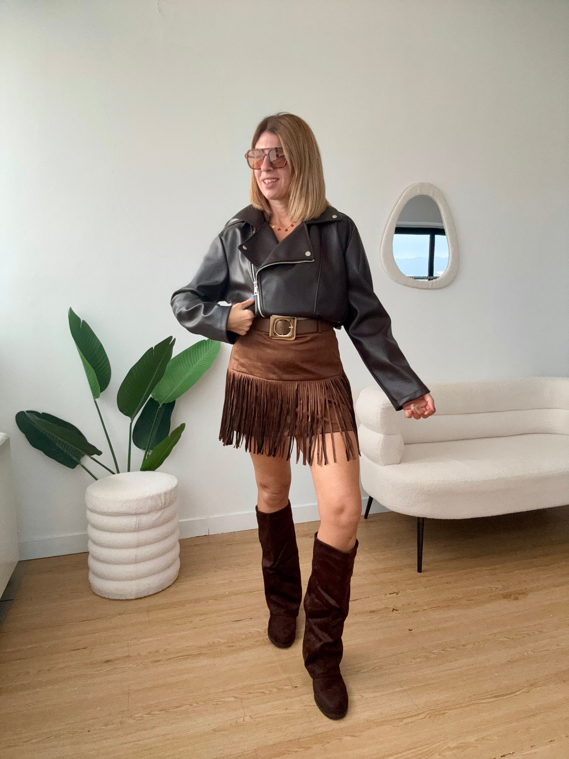 Gonna con frange scamosciata con shorts