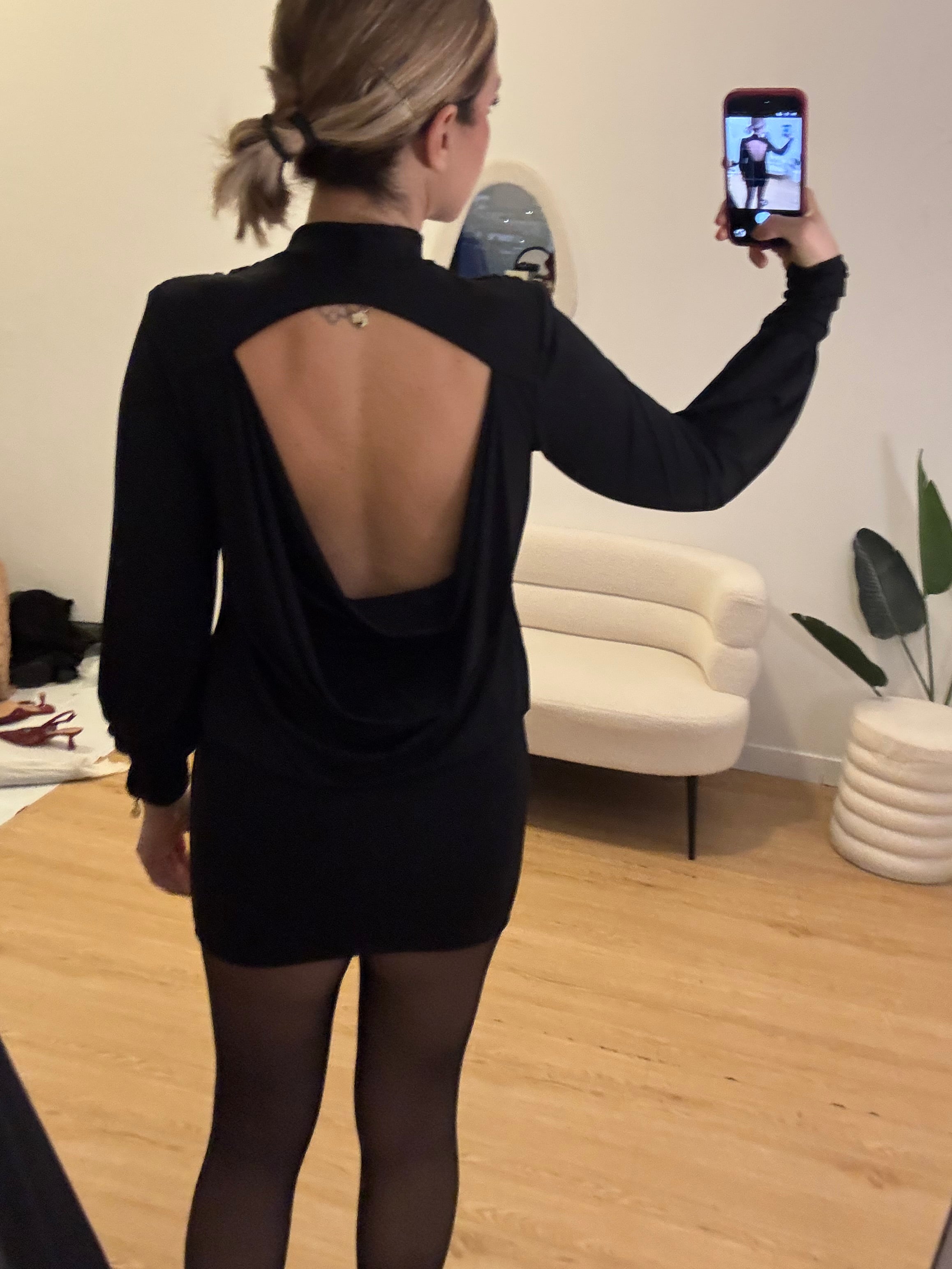 Abito basic scollo sul retro e spalline