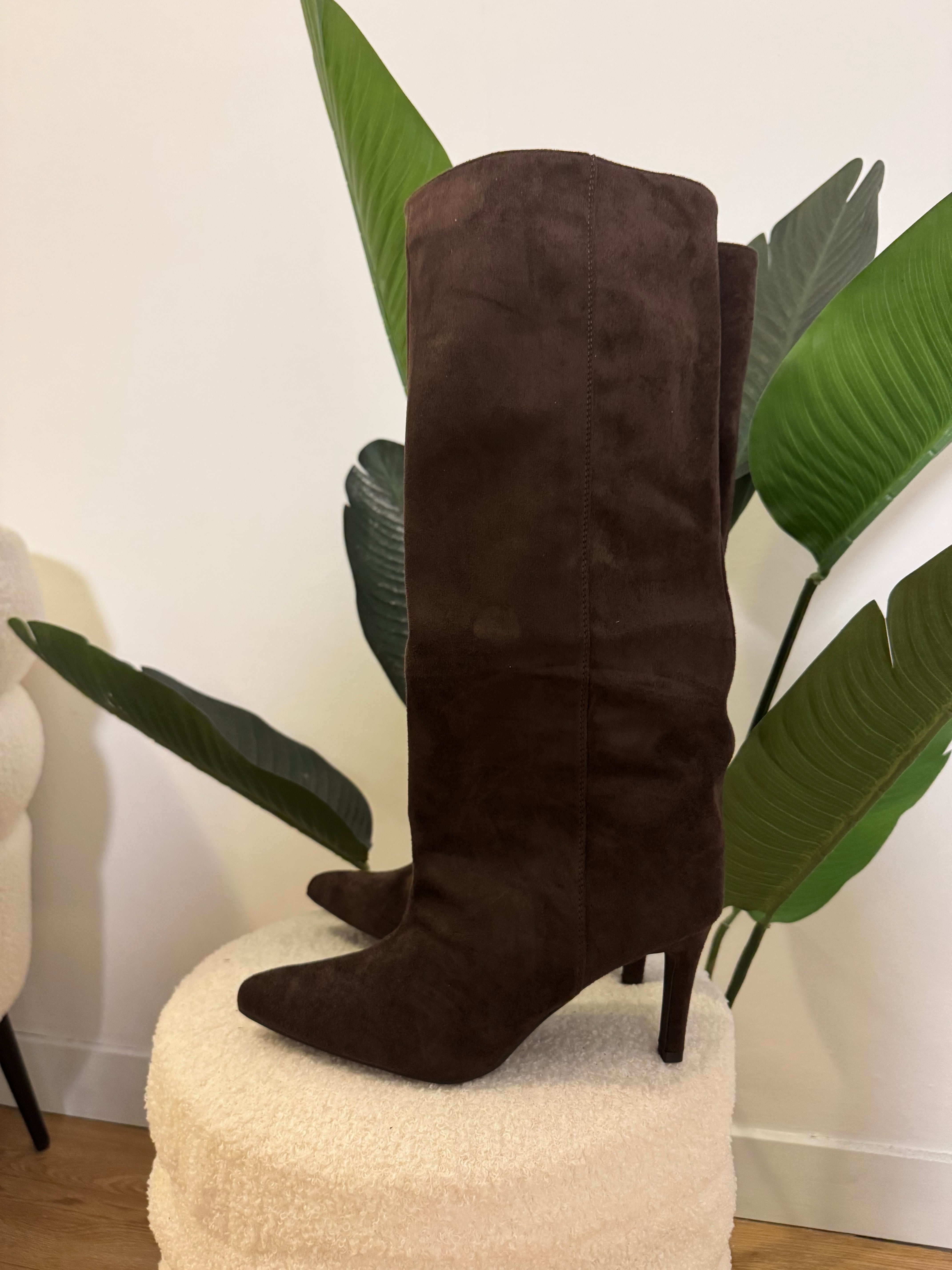 Stivale basico scamosciato tacco sottile