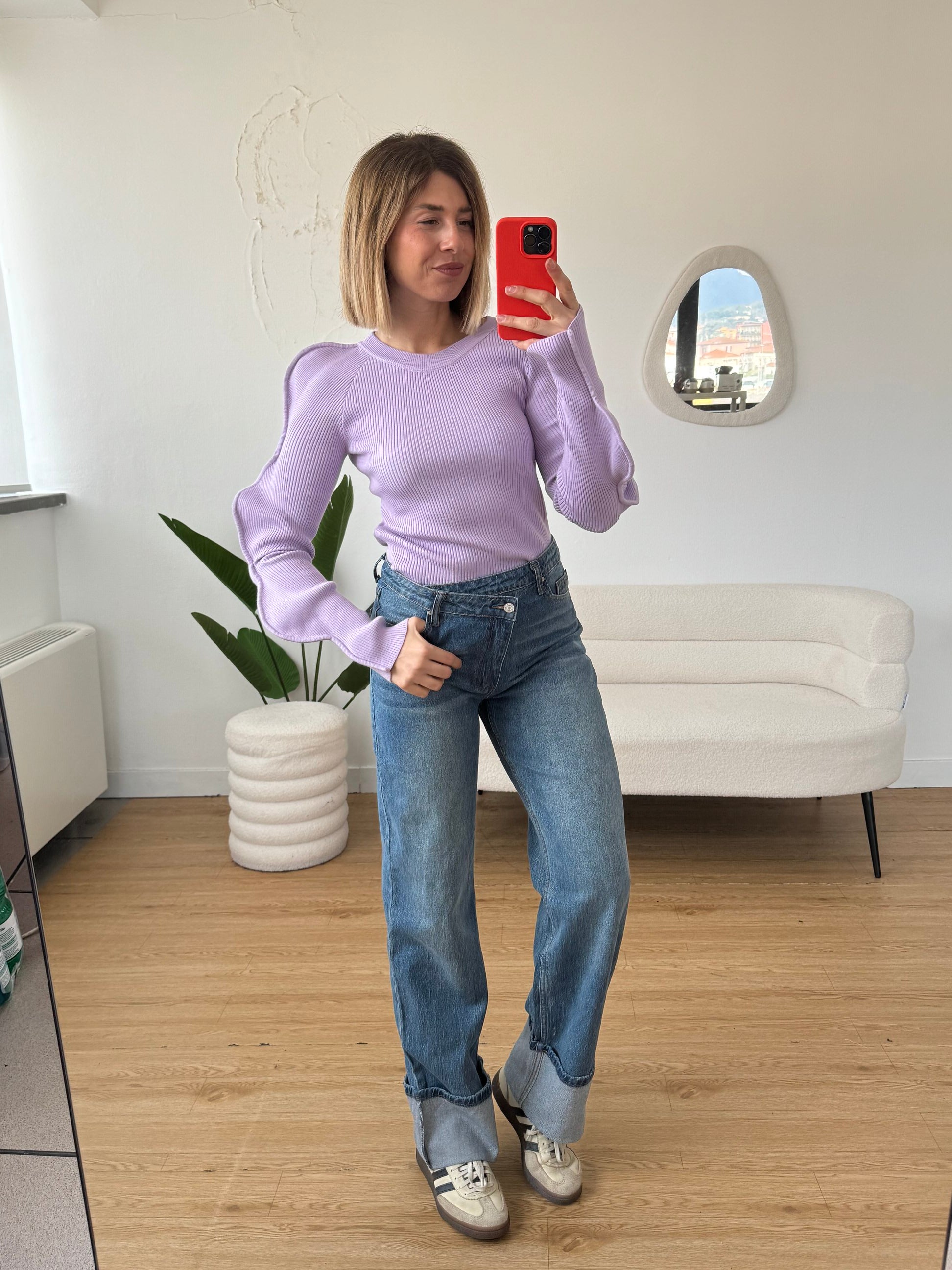 Maglioncino in filo dettaglio maniche