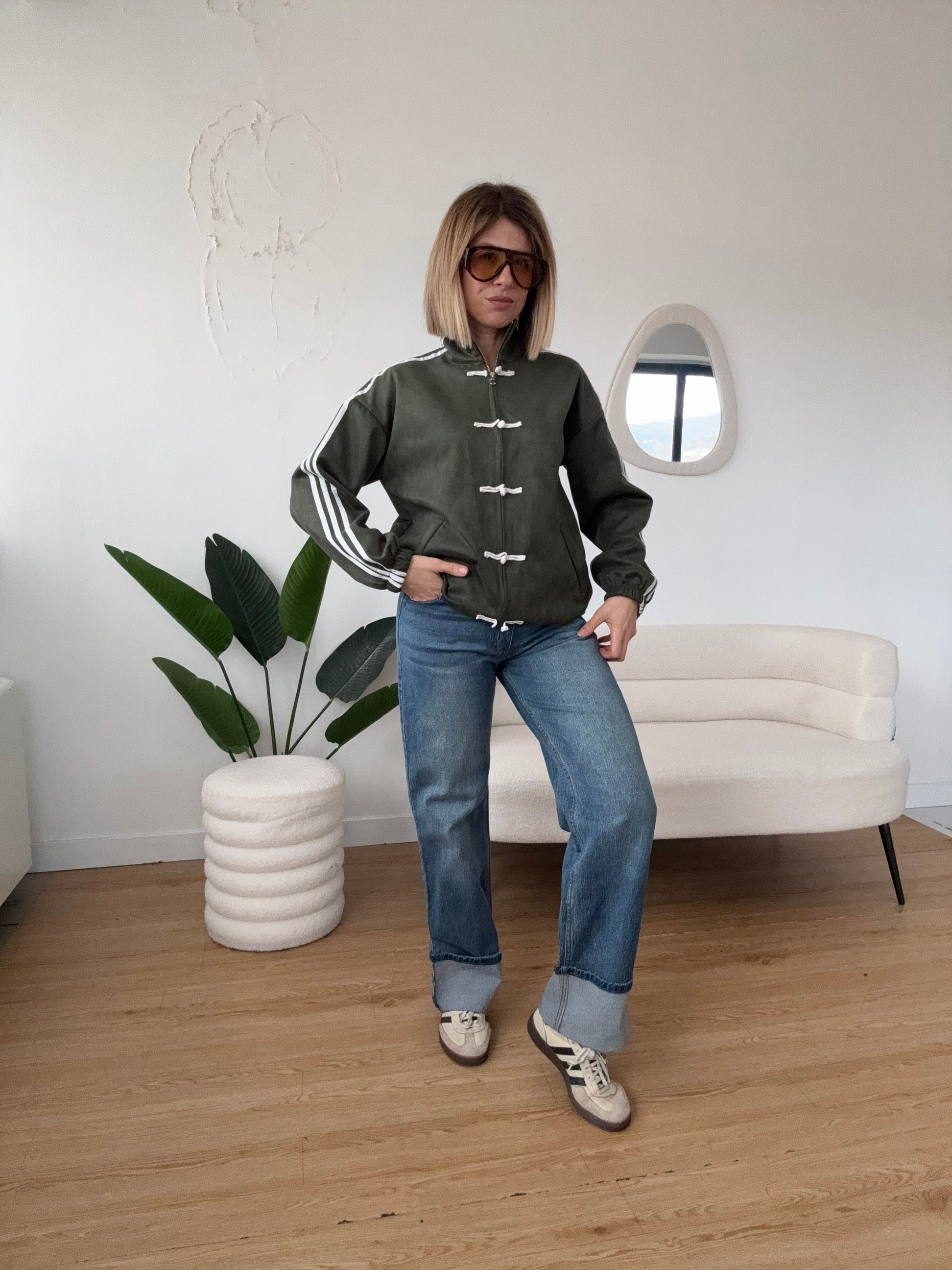 Jeans chiusura asimmetrica con maxi piegone