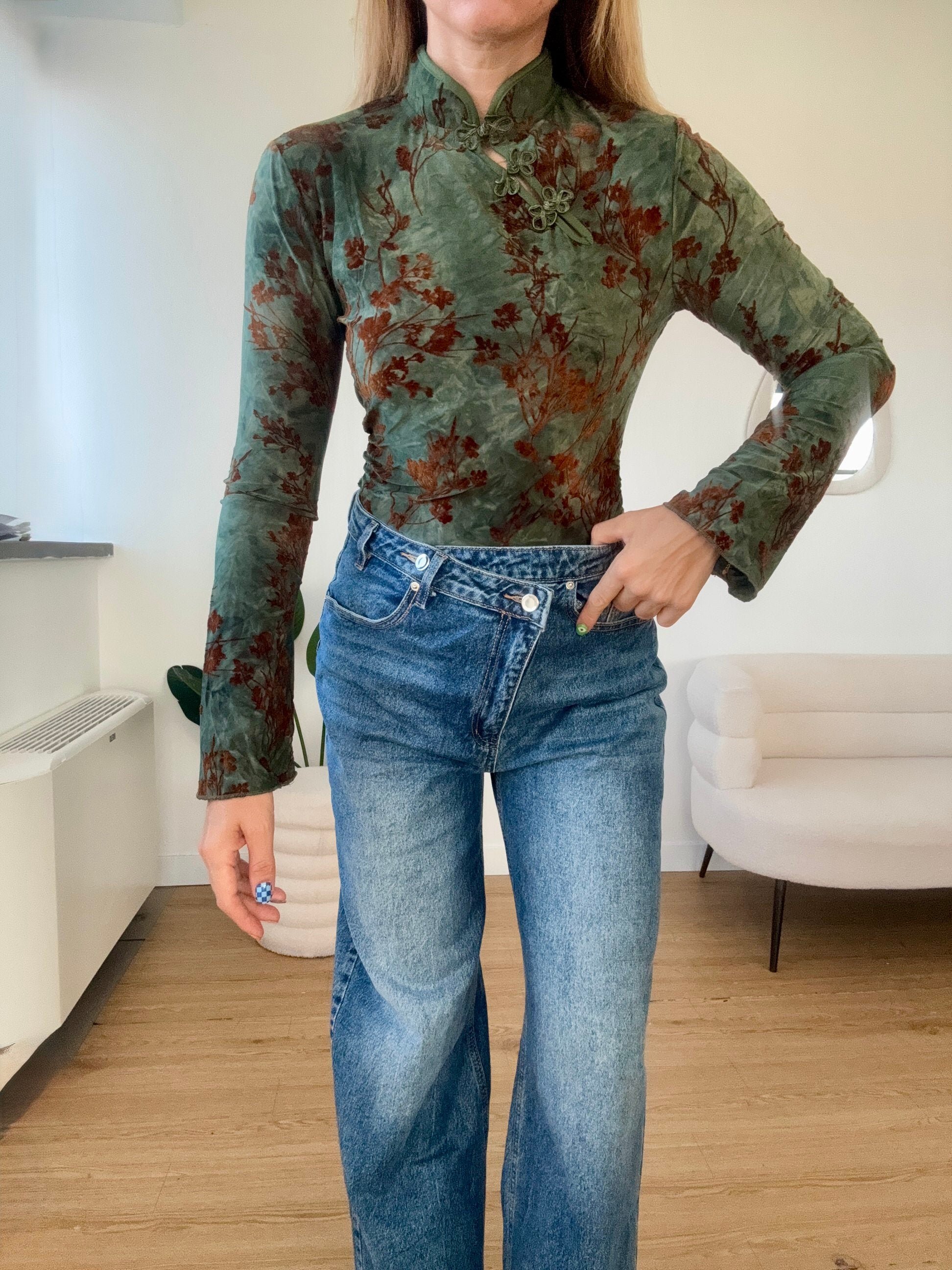 Jeans wide leg chiusura asimmetrica