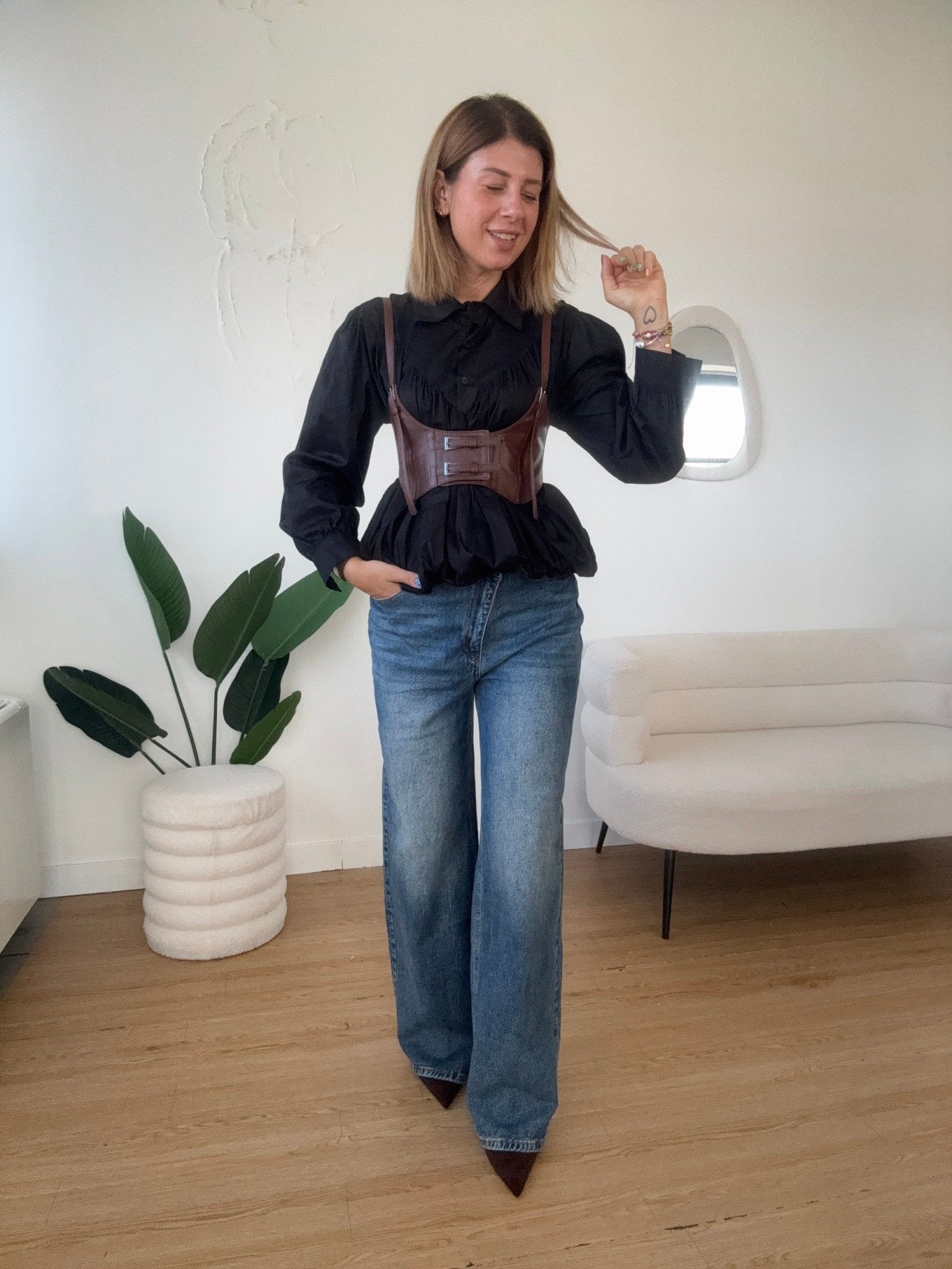 Camicia nera con cintura marrone - GGlam