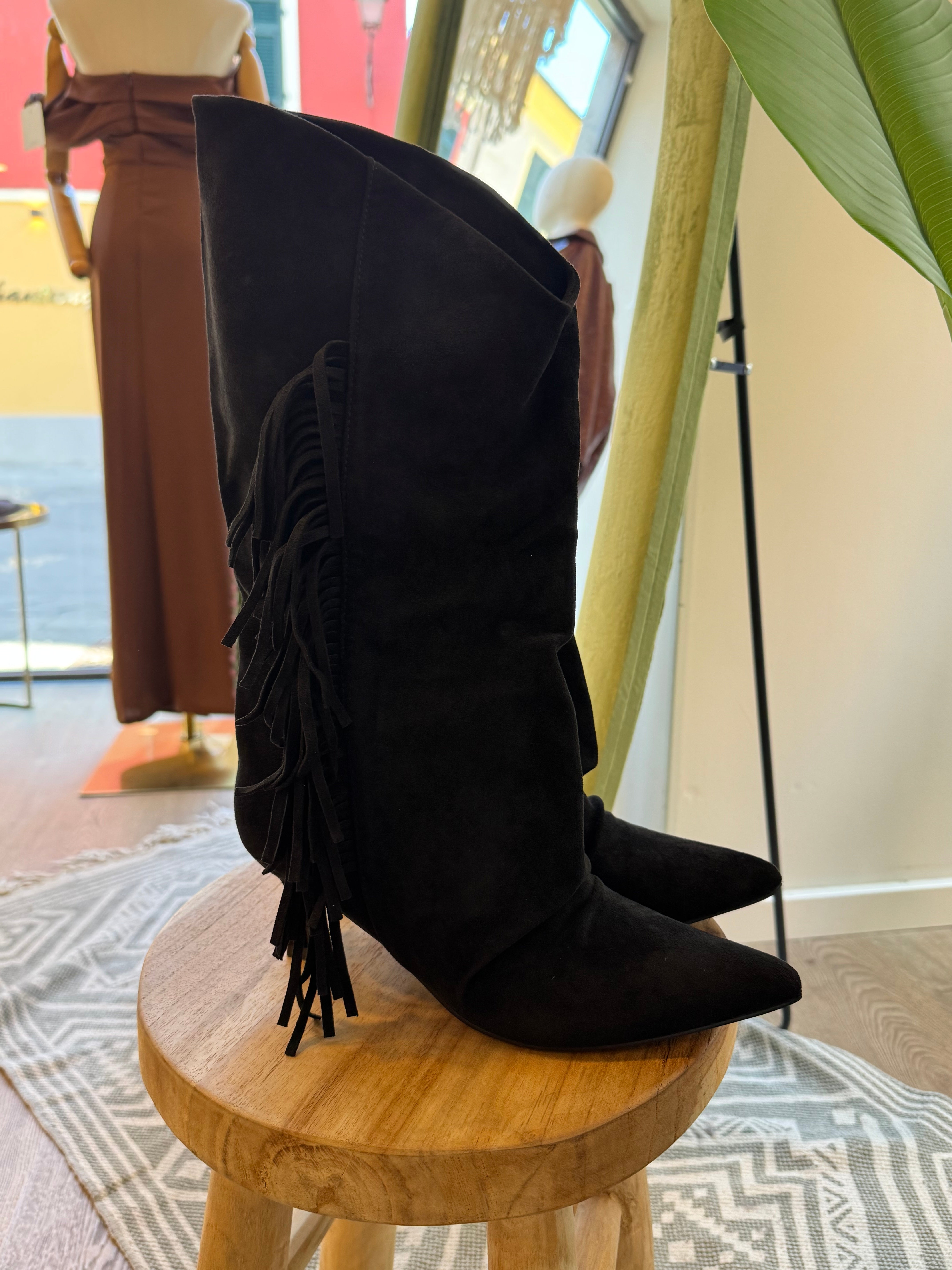 Stivale scamosciato con frange tacco mini