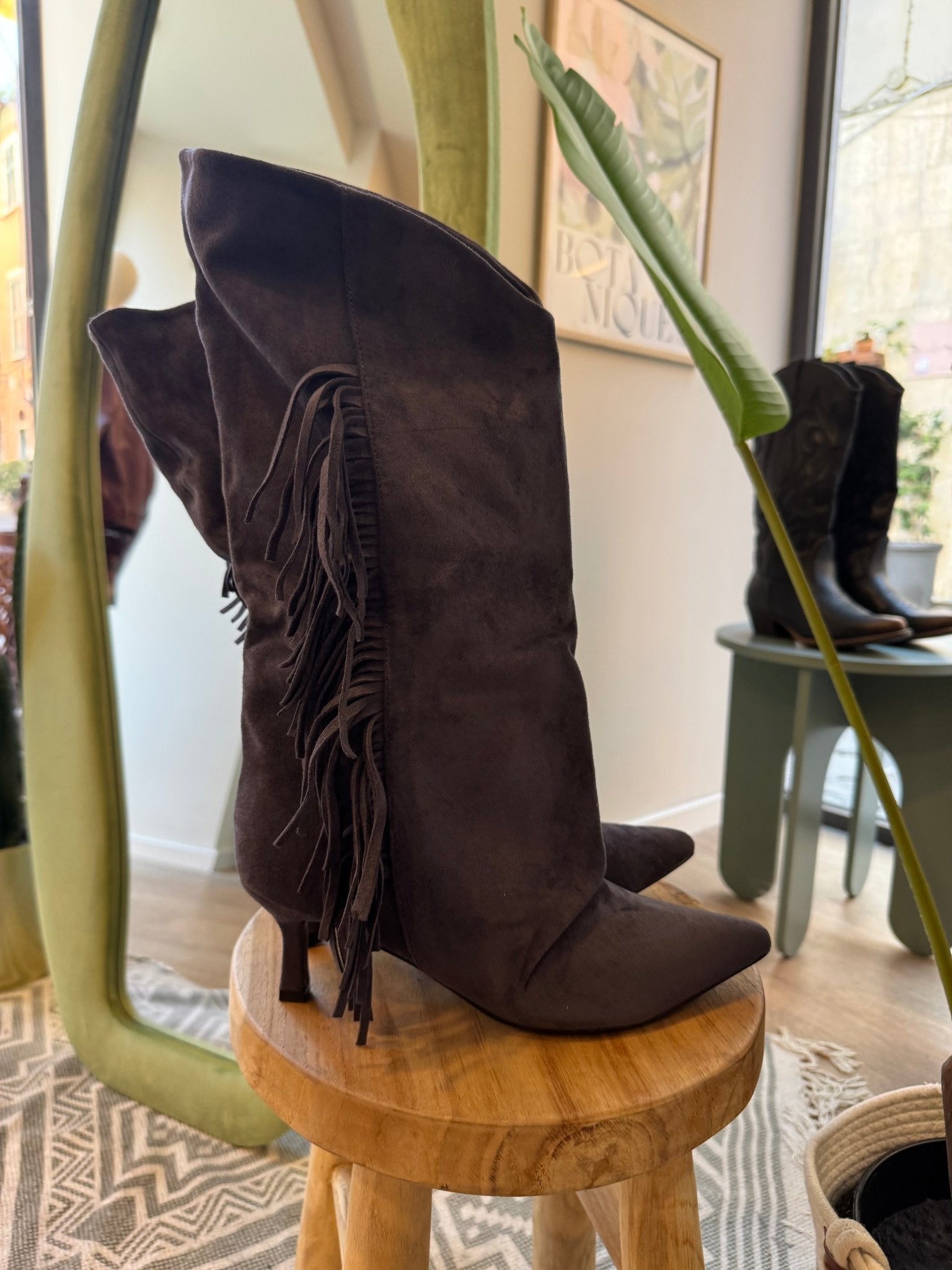 Stivale scamosciato con frange tacco mini - G.Glamour