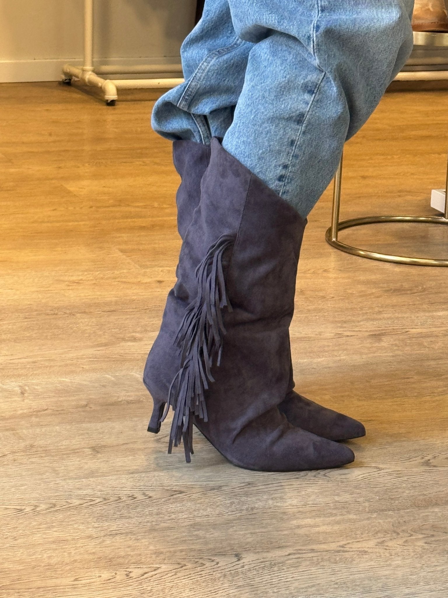 Stivale scamosciato con frange tacco mini - G.Glamour