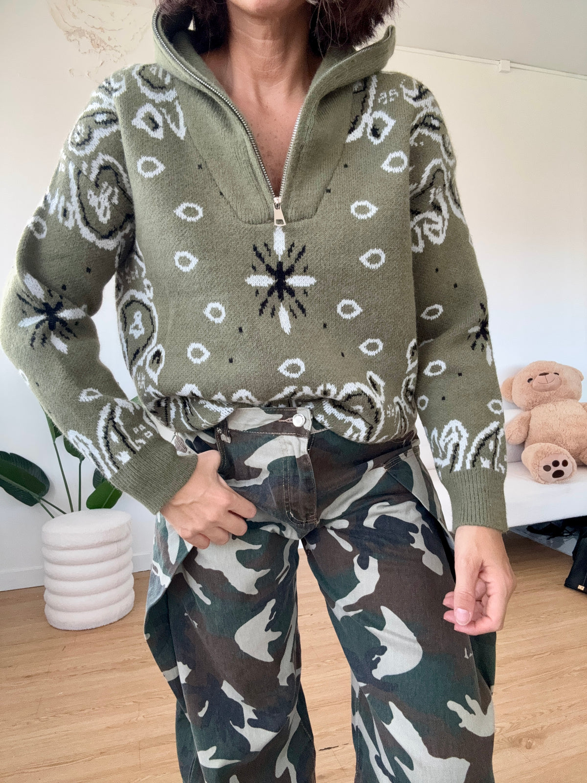 Maglione collo alto con zip stampa cachemire