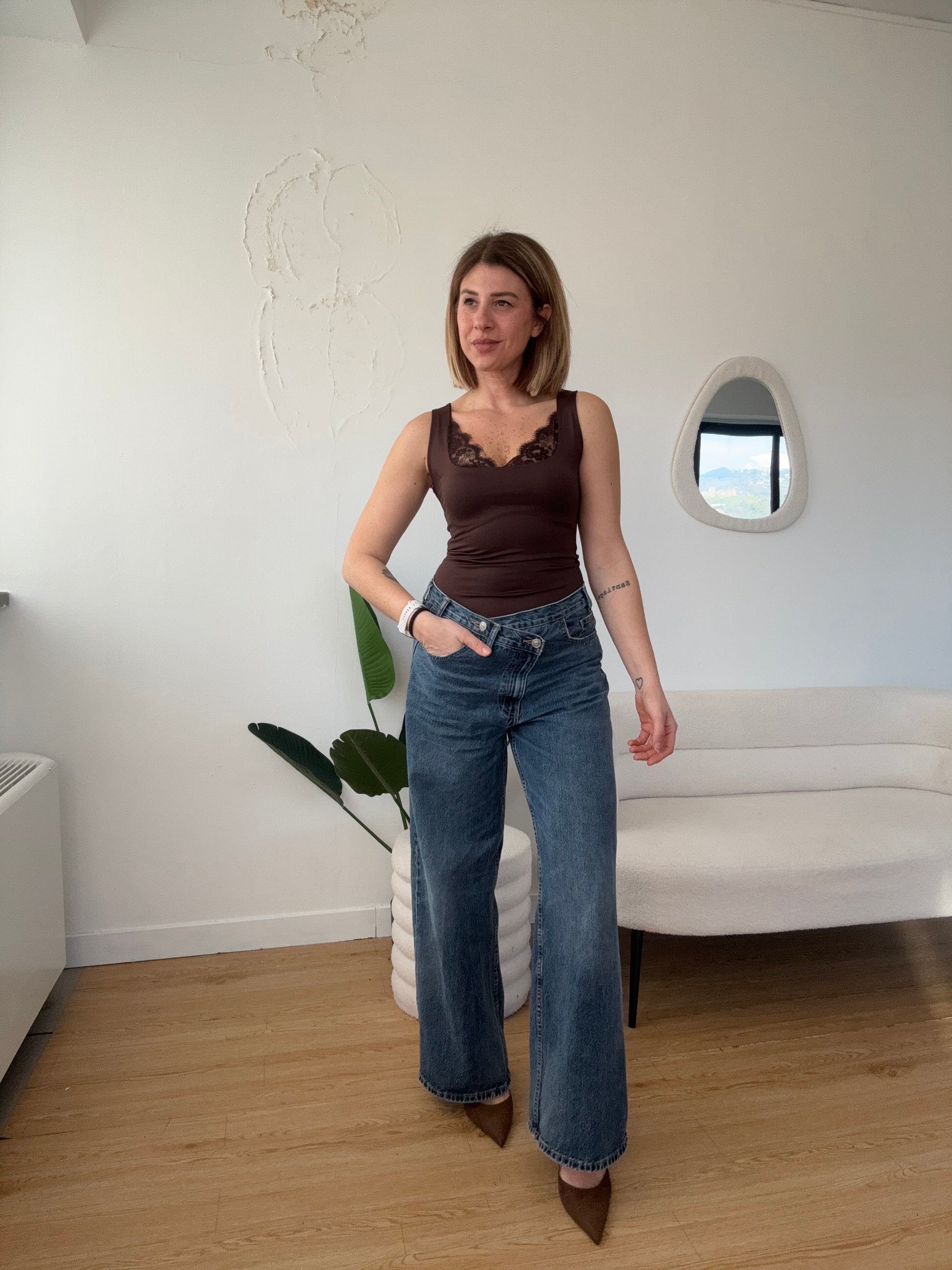 Canotta spallina larga con pizzo