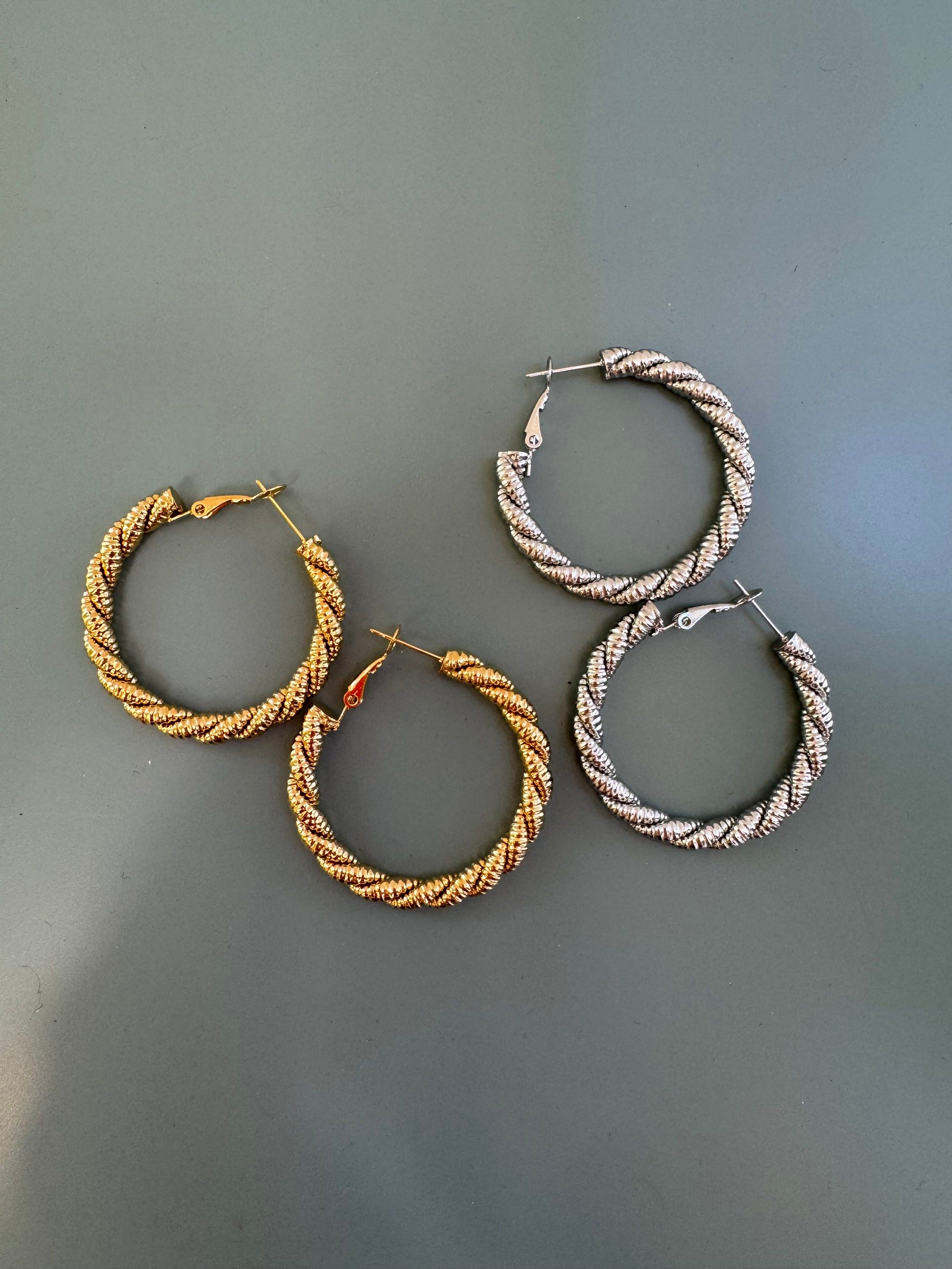 Orecchini hoops medi intrecciati