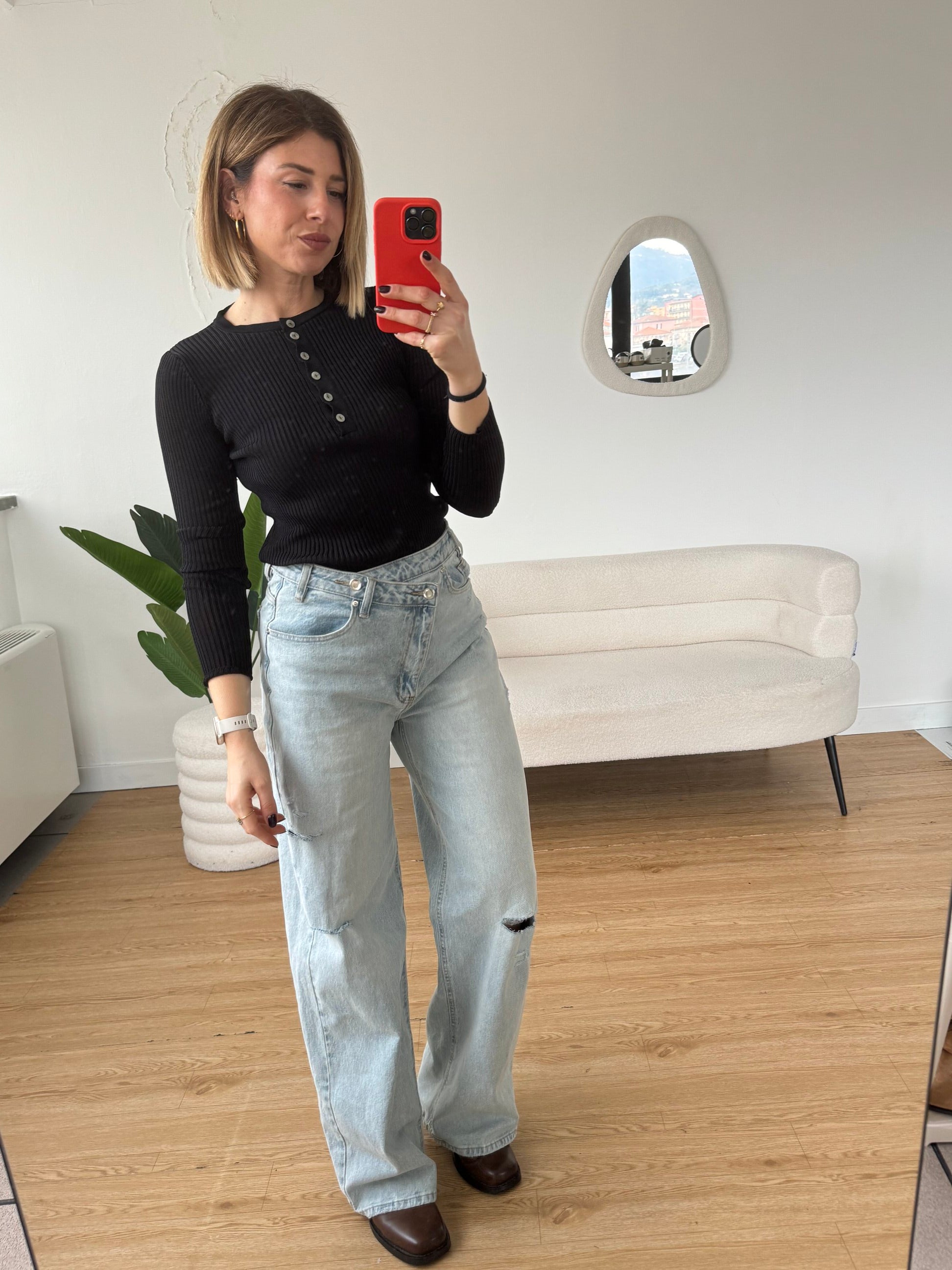Jeans chiusura asimmetrica wide leg lavaggio chiaro con strappi