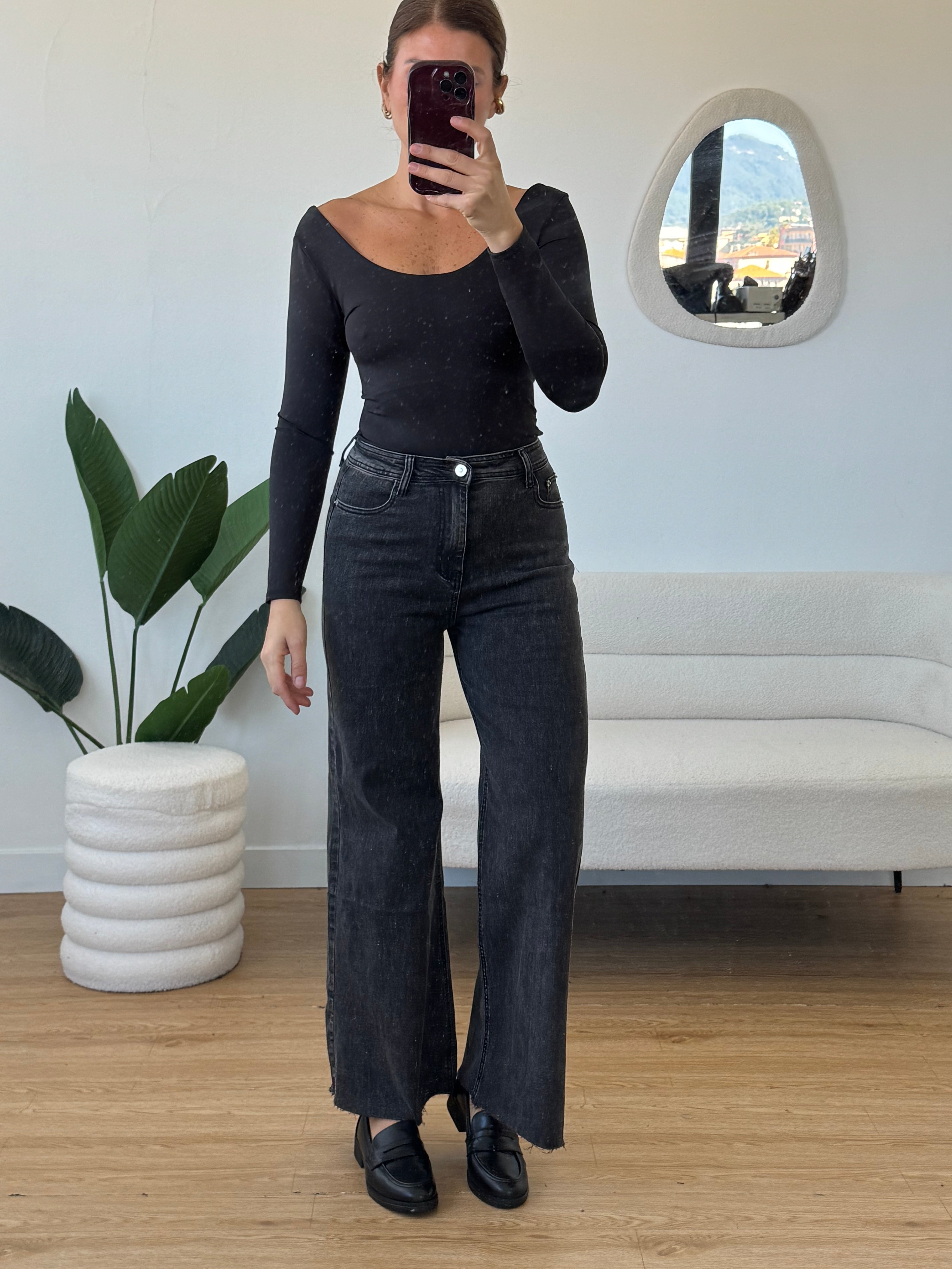 Jeans elasticizzato e sfrangiato vita alta