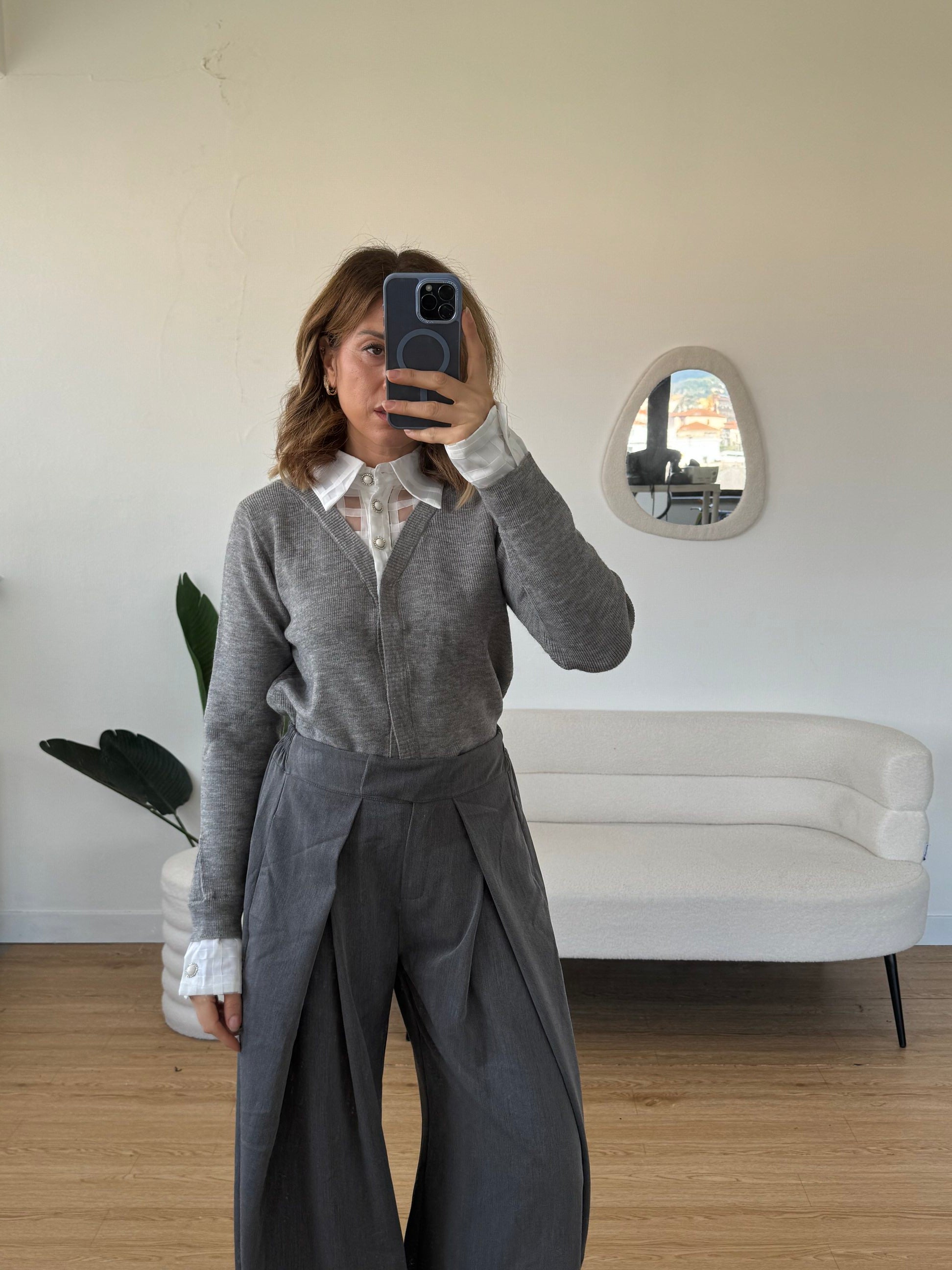 Cardigan con camicia dettaglio bottoni gioiello