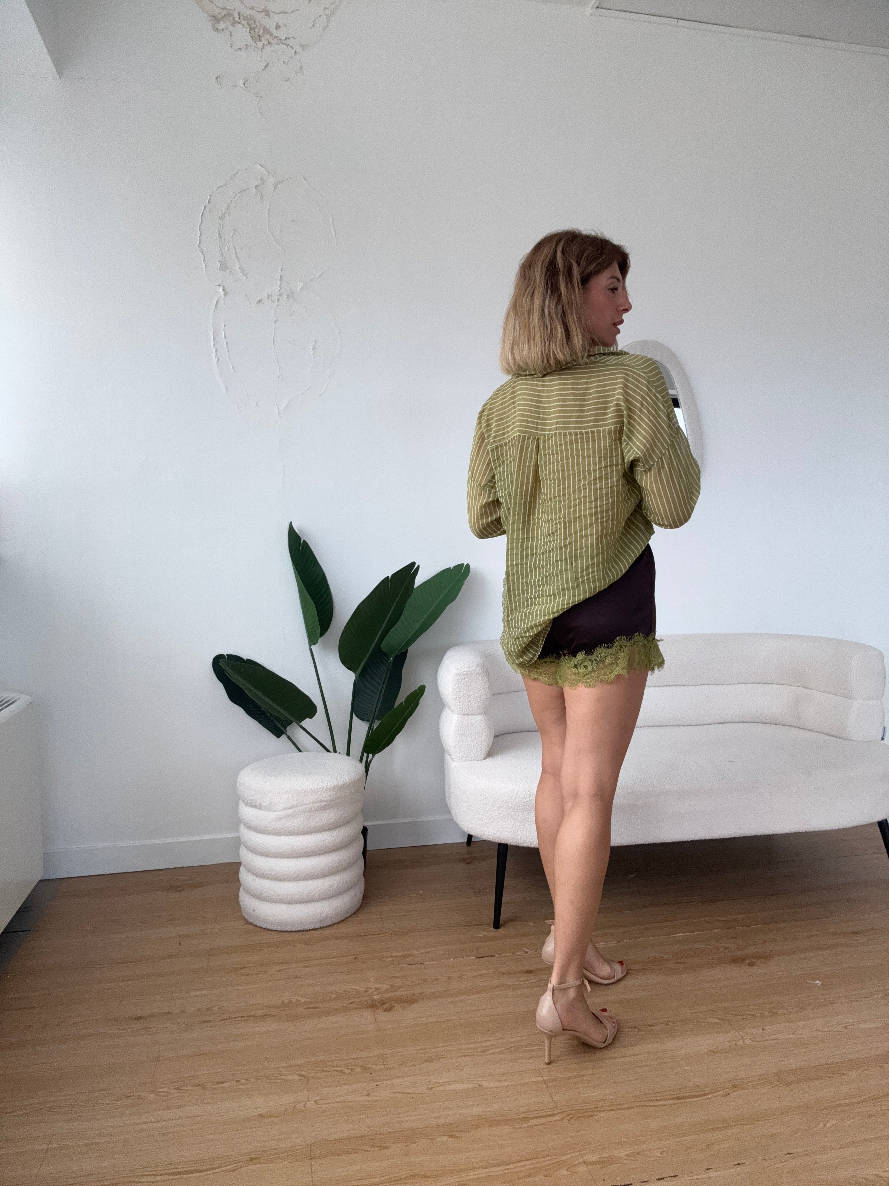 Shorts effetto seta in pizzo