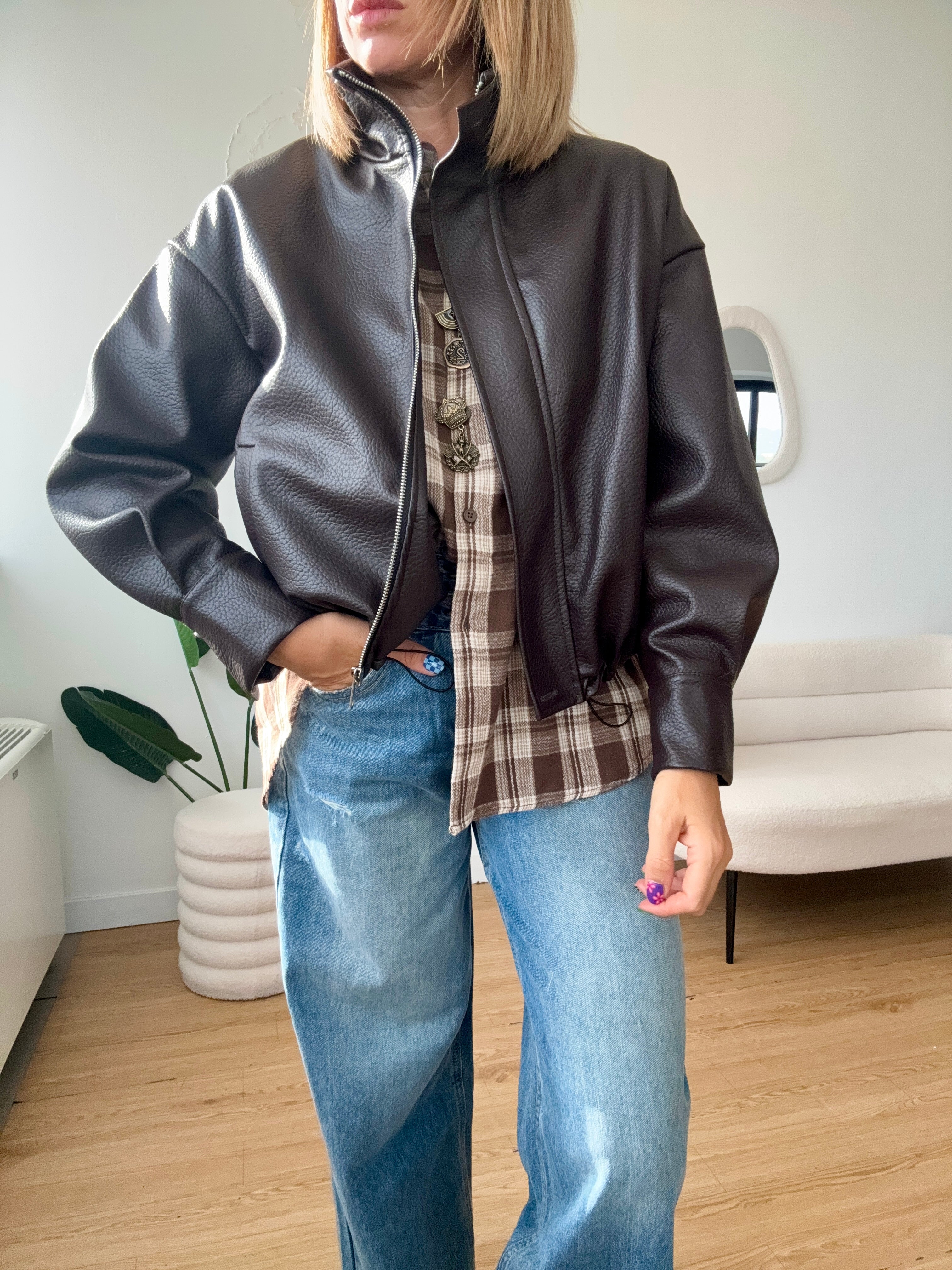 Bomber in ecopelle con elastico in vita regolabile