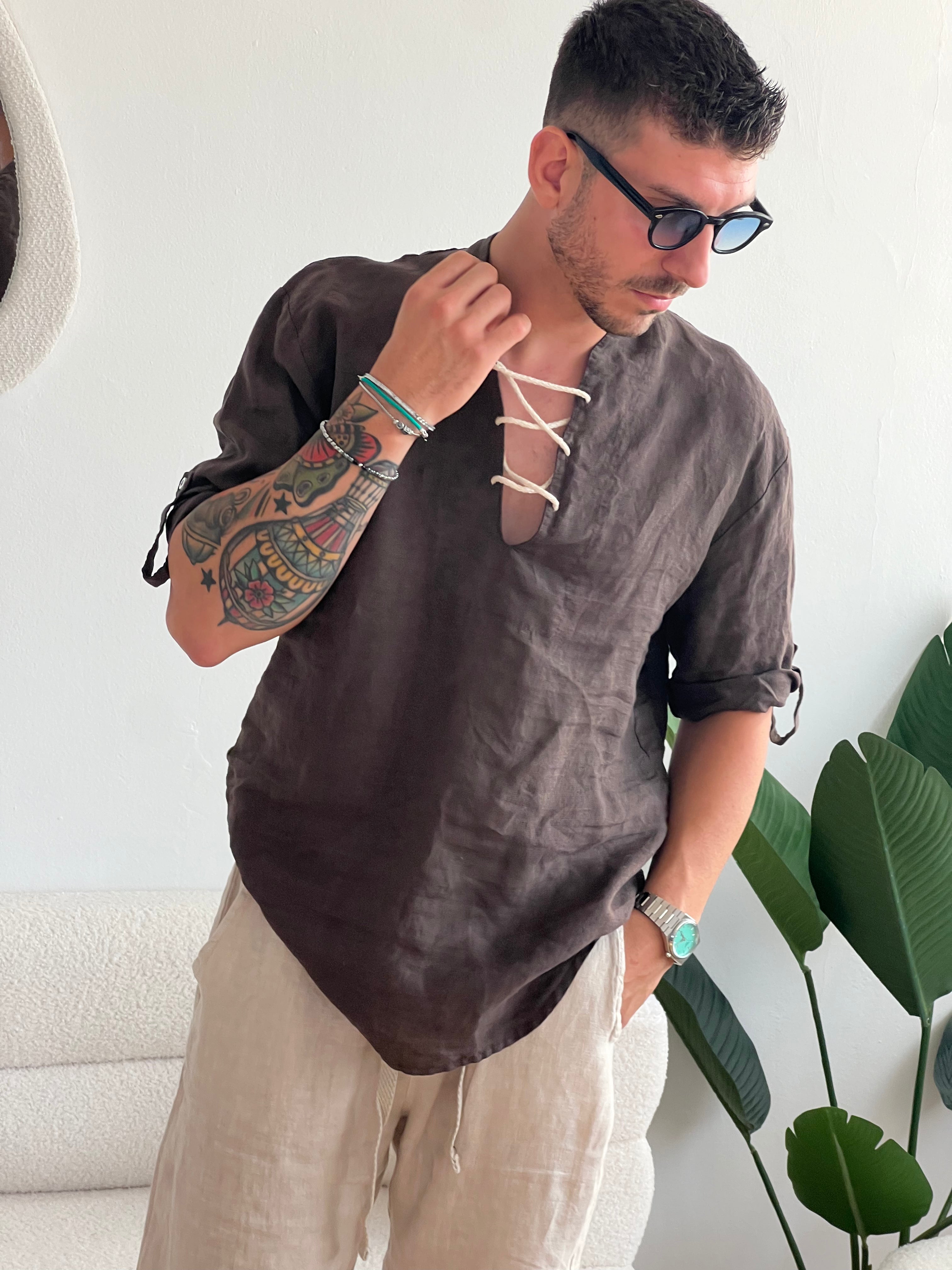 Camicia di lino con lacci