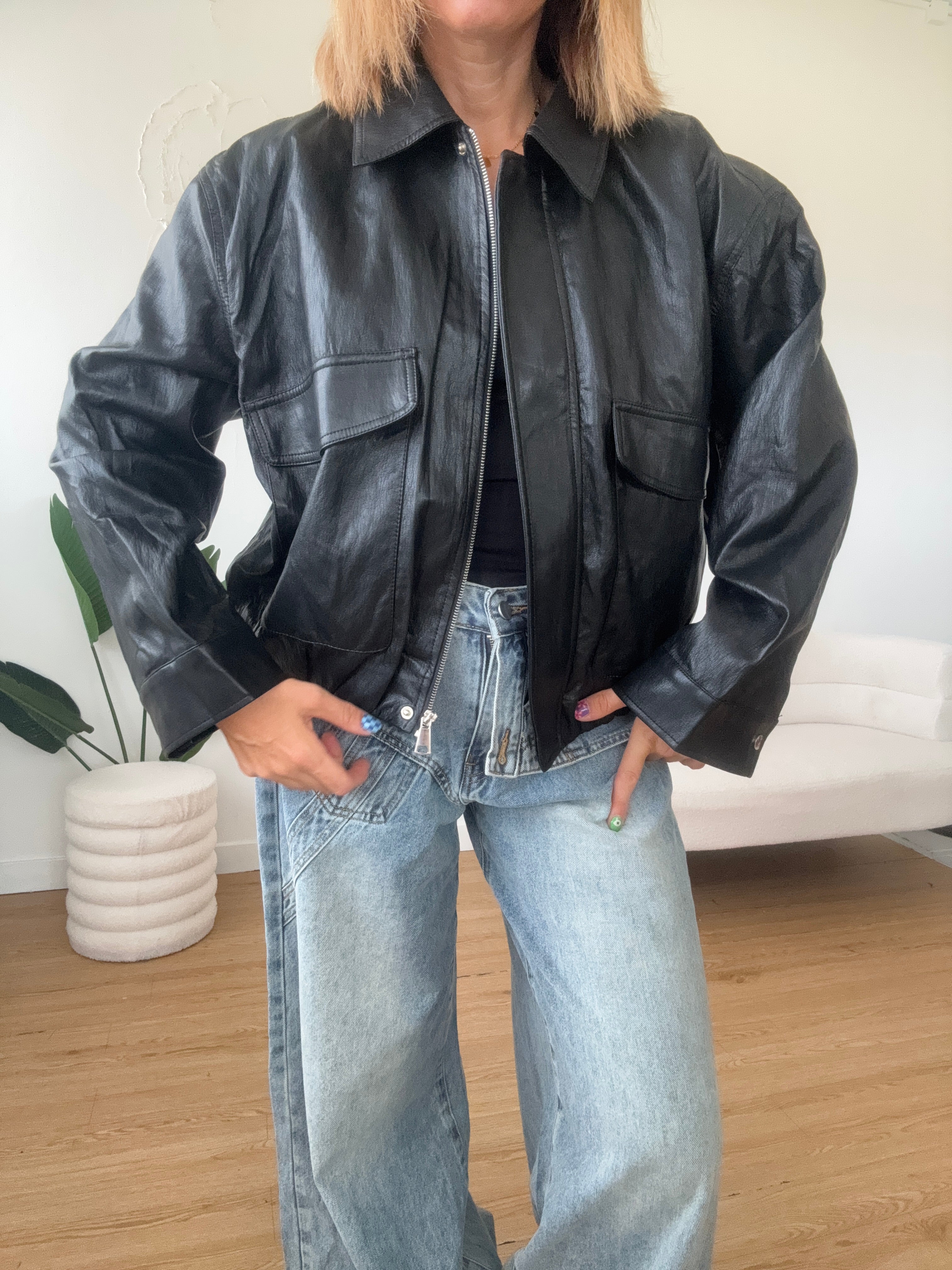 Bomber ecopelle con tasche trasversali con colletto