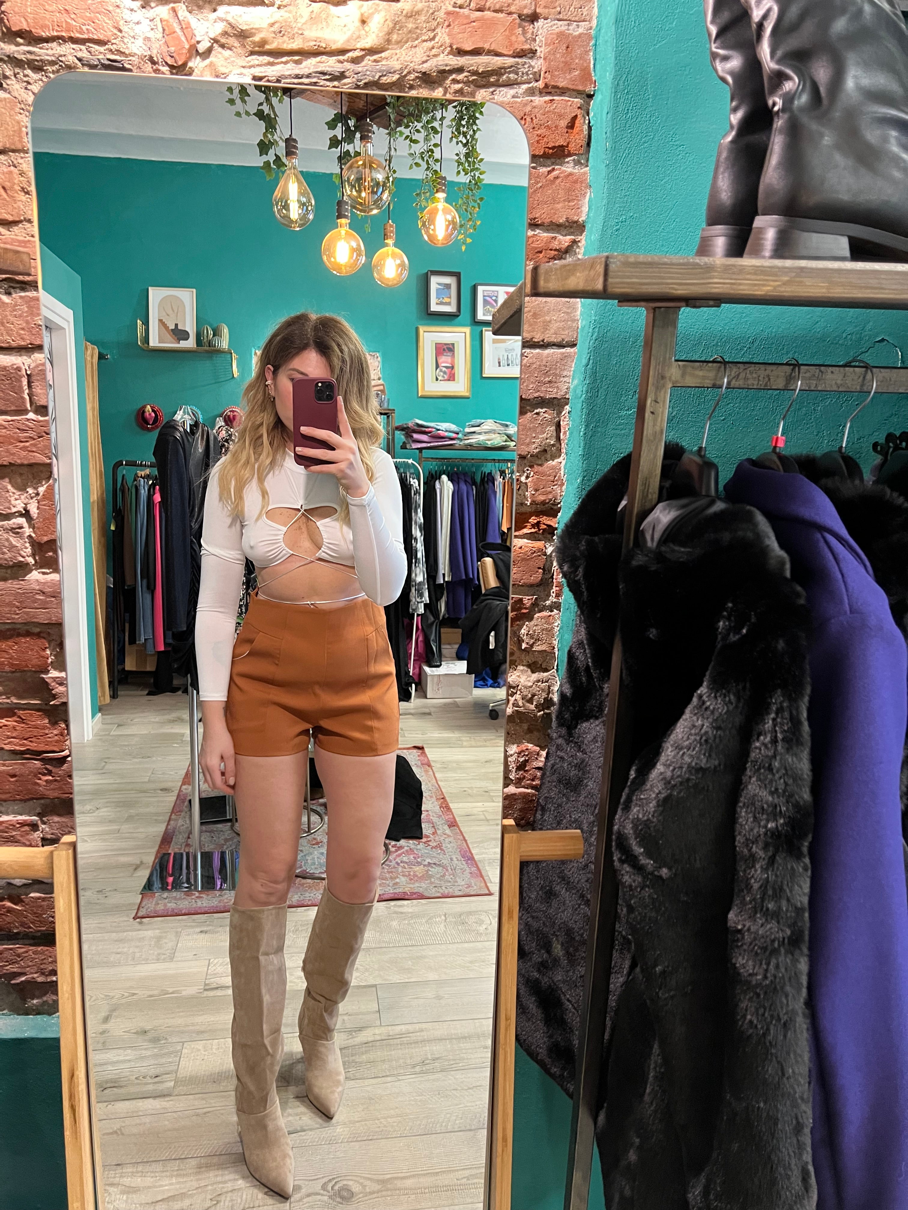 Crop top cutout con lacci